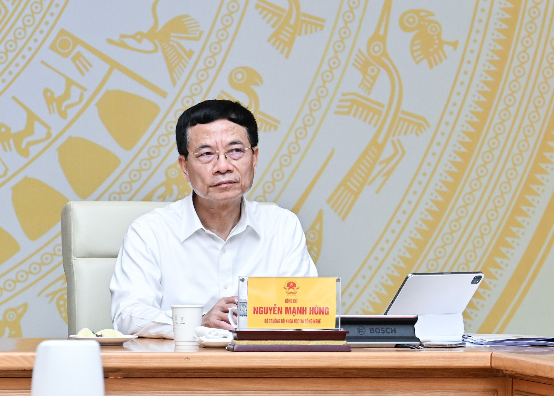 El ministro de Ciencia y Tecnología, Nguyen Manh Hung, interviene en la reunión. (Foto: VNA)