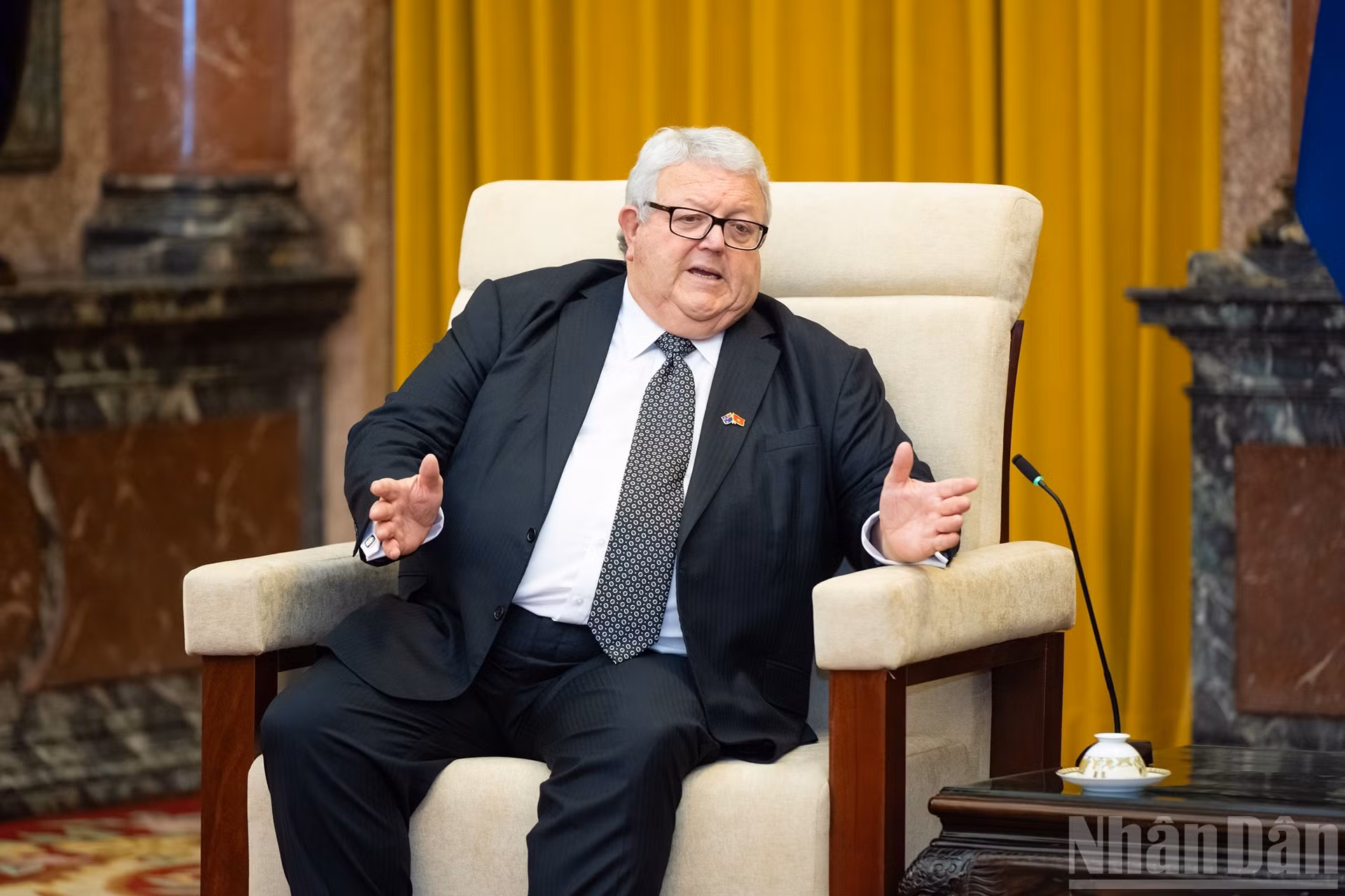 El presidente del Parlamento de Nueva Zelanda, Gerry Brownlee, interviene en el encuentro.
