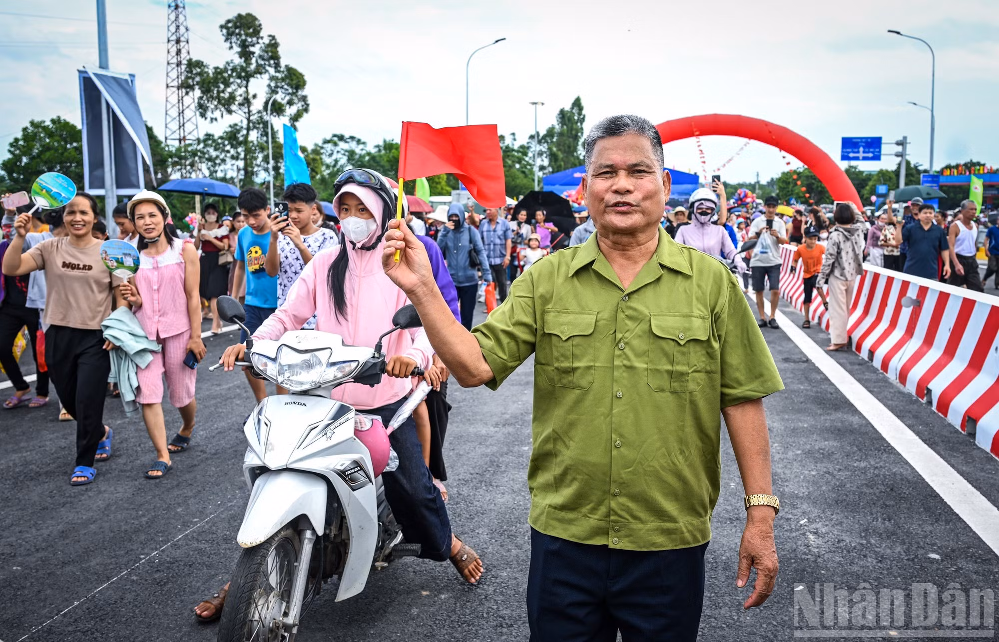 El nuevo viaducto simboliza un porvenir de esperanza y confianza.