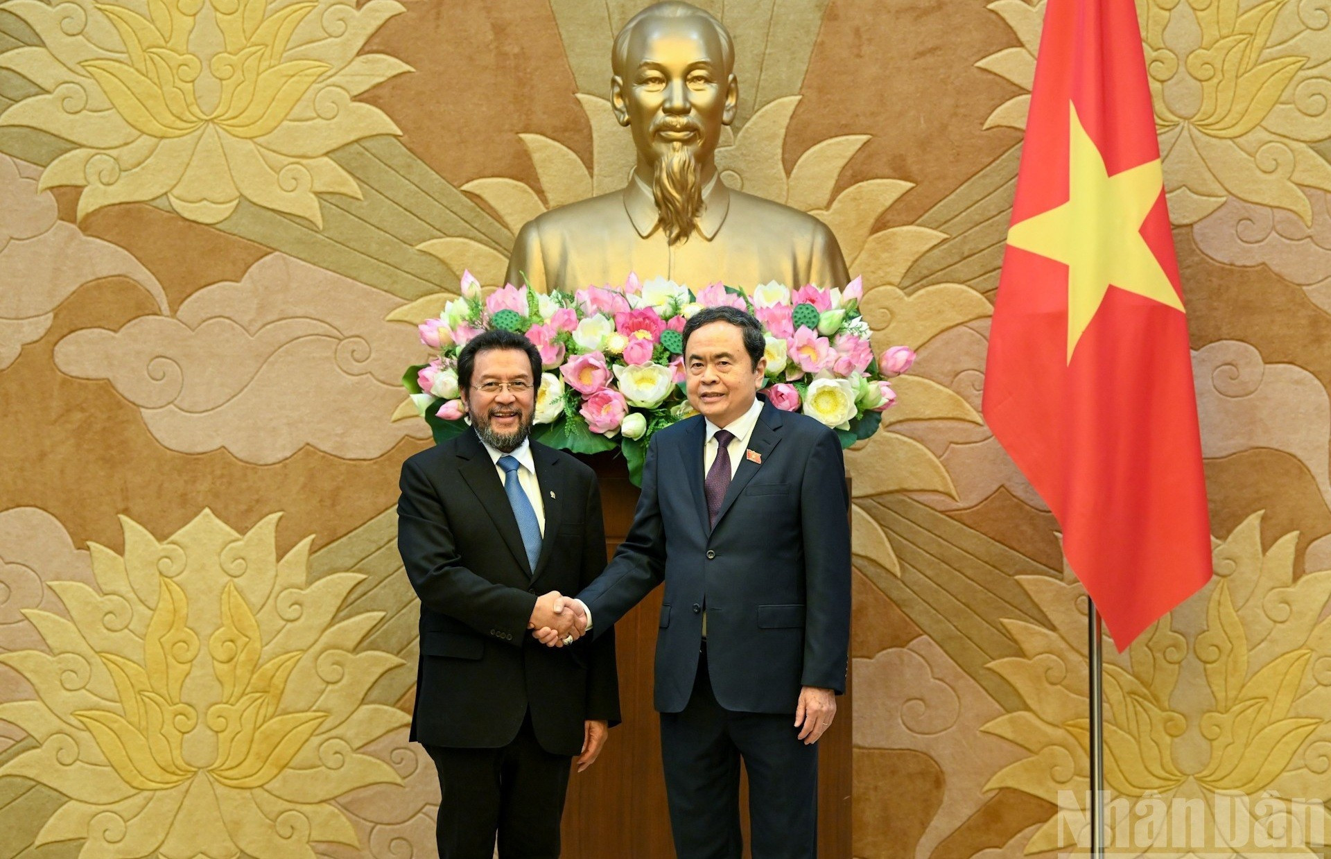 [Foto] Máximo legislador vietnamita recibe al vicepresidente de Cámara Alta de Indonesia