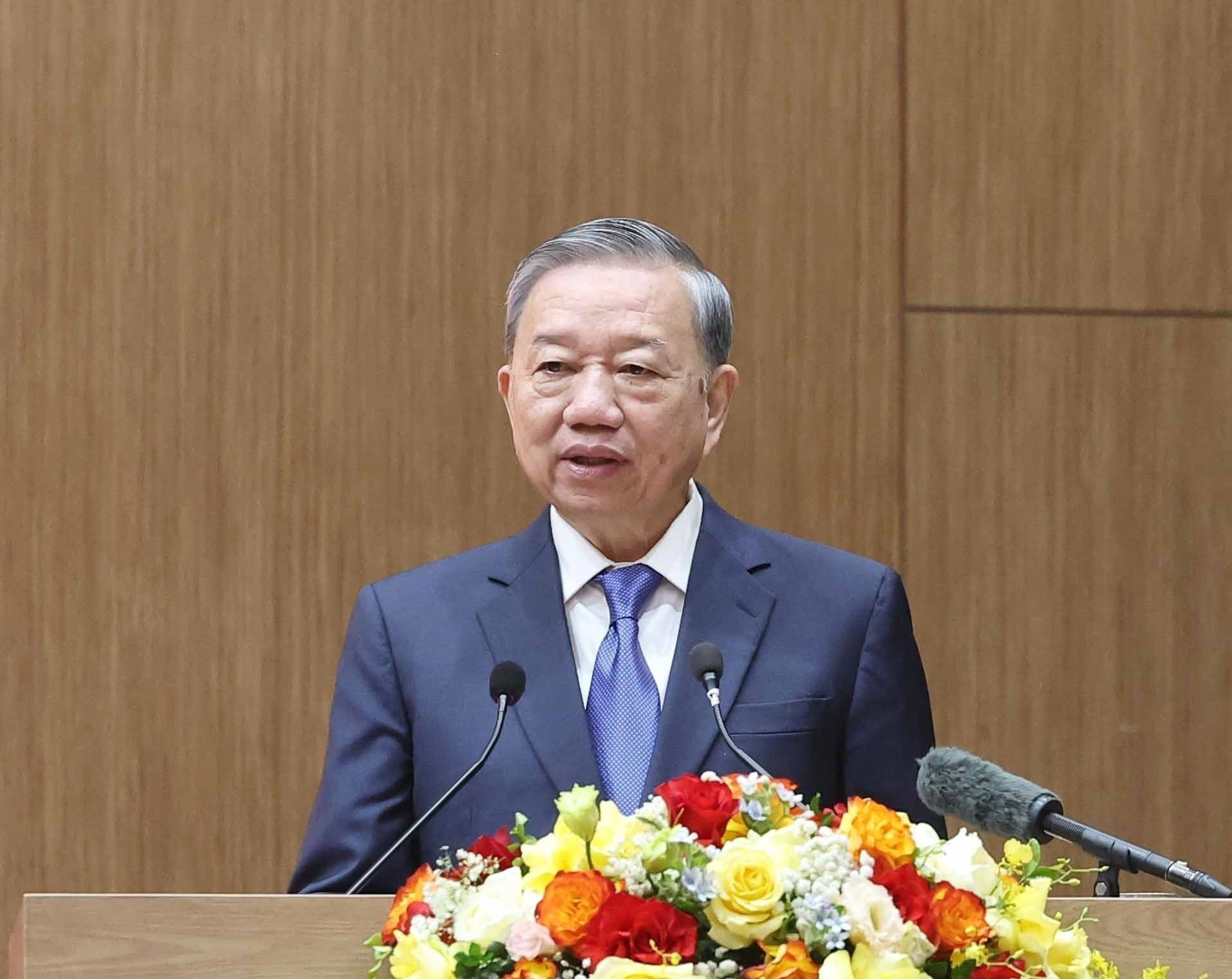 El secretario general del PCV, To Lam, pronuncia un discurso en el evento. (Foto: Thong Nhat/VNA)