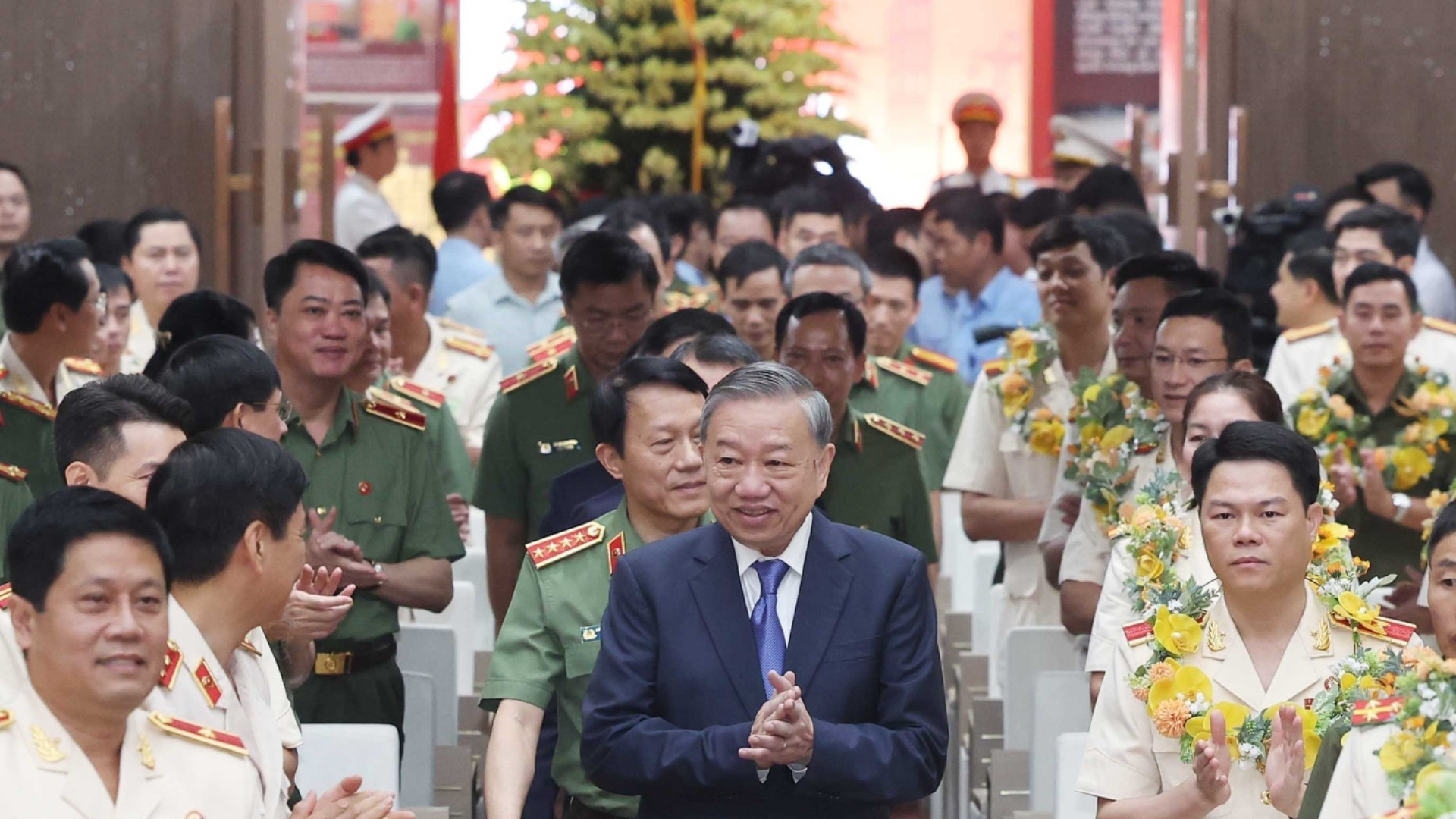 El secretario general del PCV, To Lam, asiste al encuentro. (Foto: Thong Nhat/VNA)