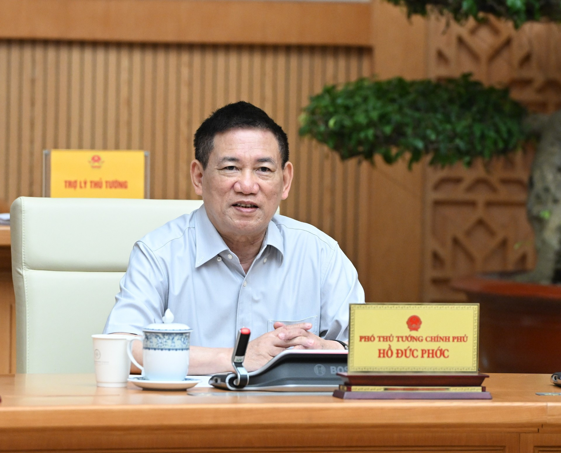 El viceprimer ministro Ho Duc Phoc conduce la reunión.