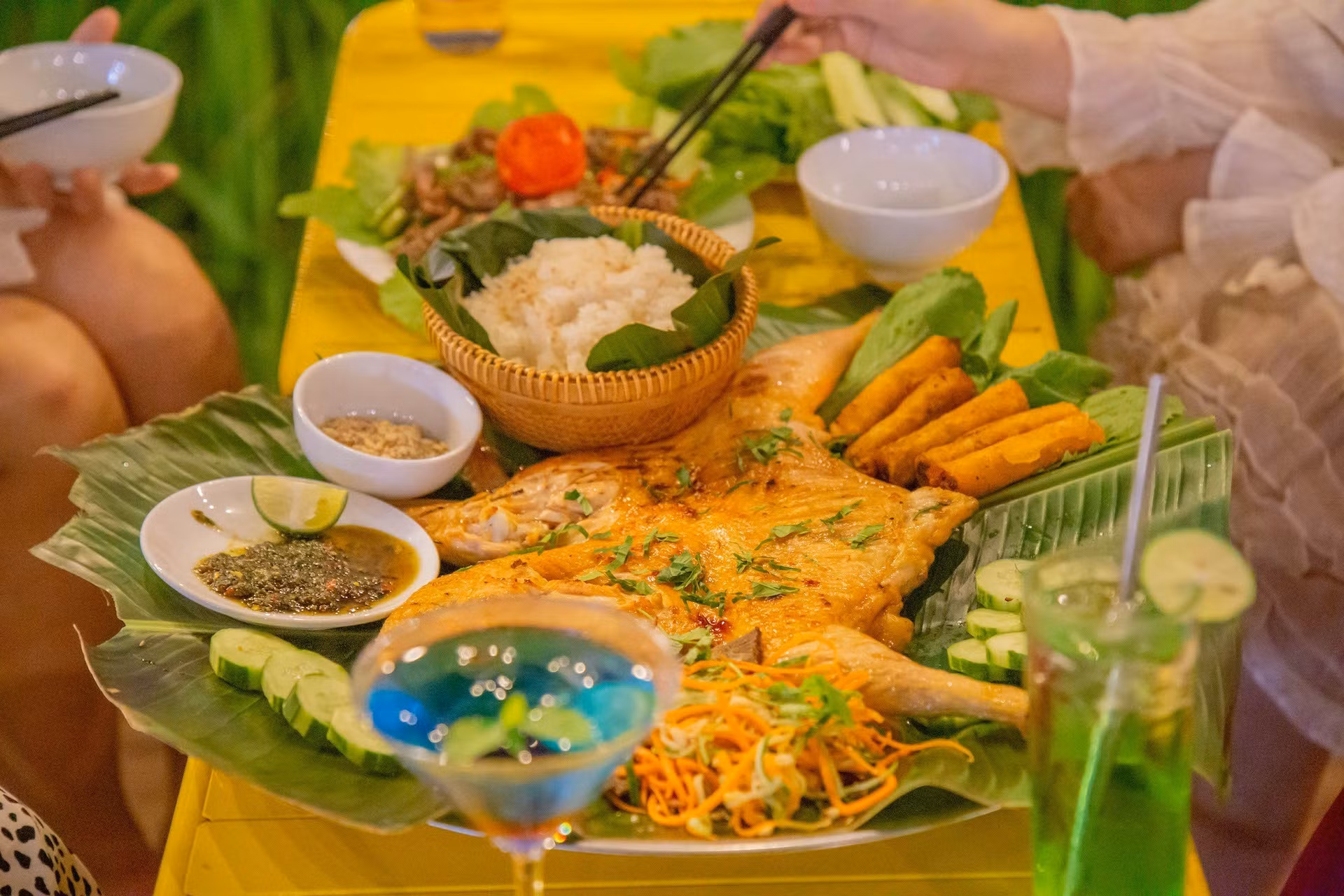 Los alimentos elaborados con productos locales no solo enriquecen la identidad gastronómica de la región, sino que también mejoran los ingresos de los agricultores.