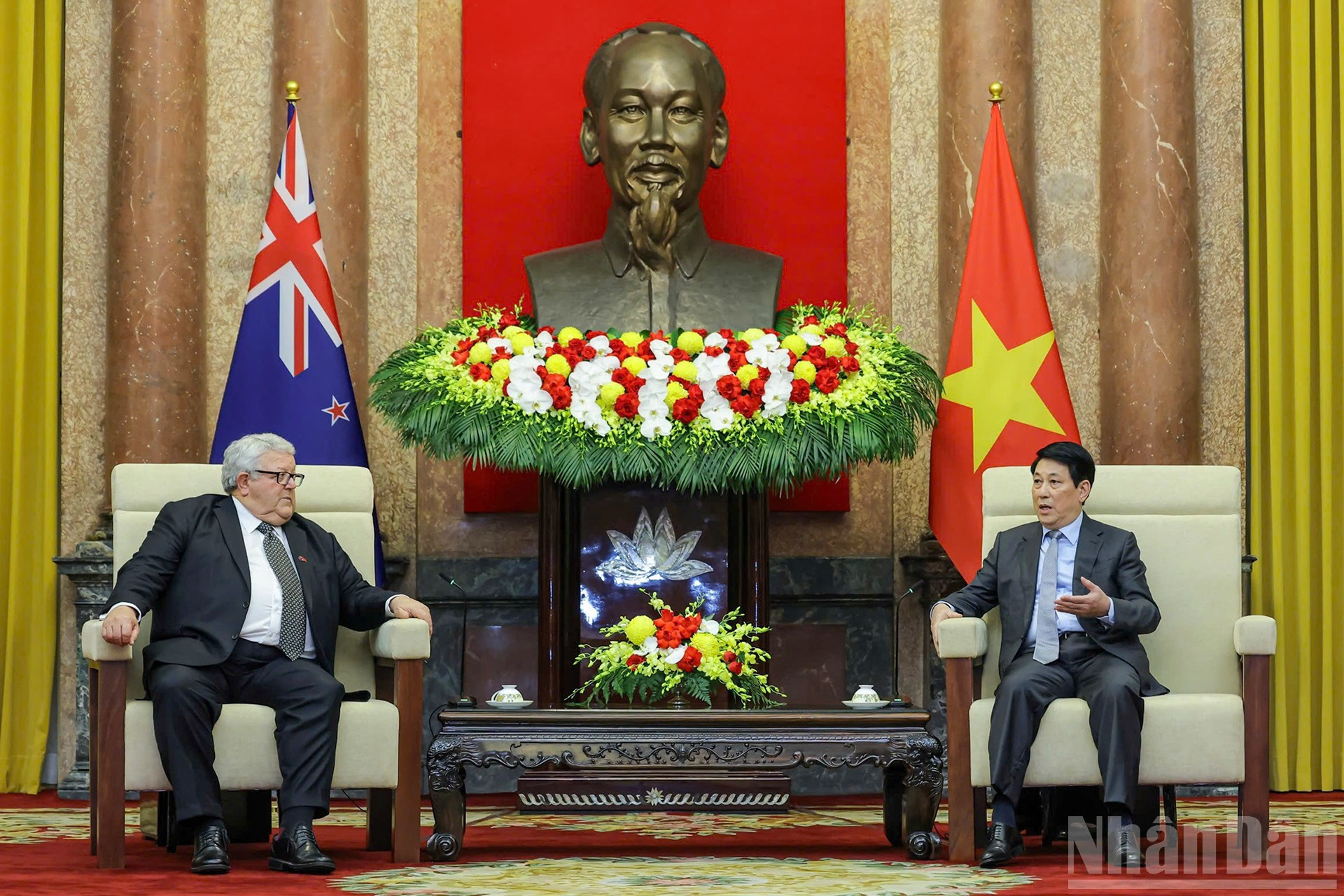 El presidente de Vietnam, Luong Cuong y el titular del Parlamento de Nueva Zelanda, Gerry Brownlee.