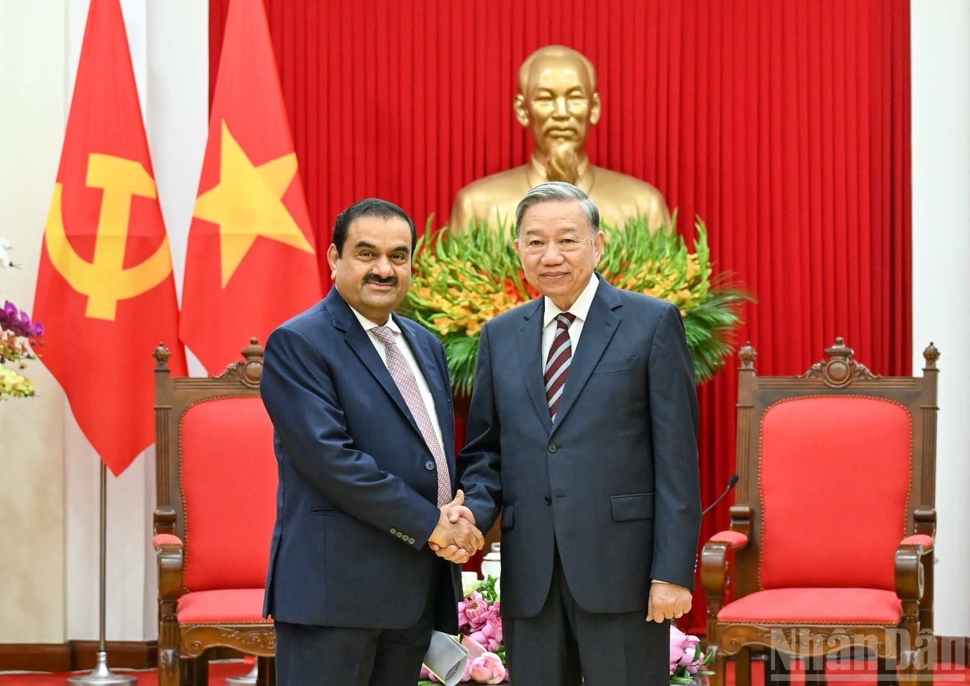 [Foto] Líder partidista vietnamita recibe al presidente del Grupo Adani de la India