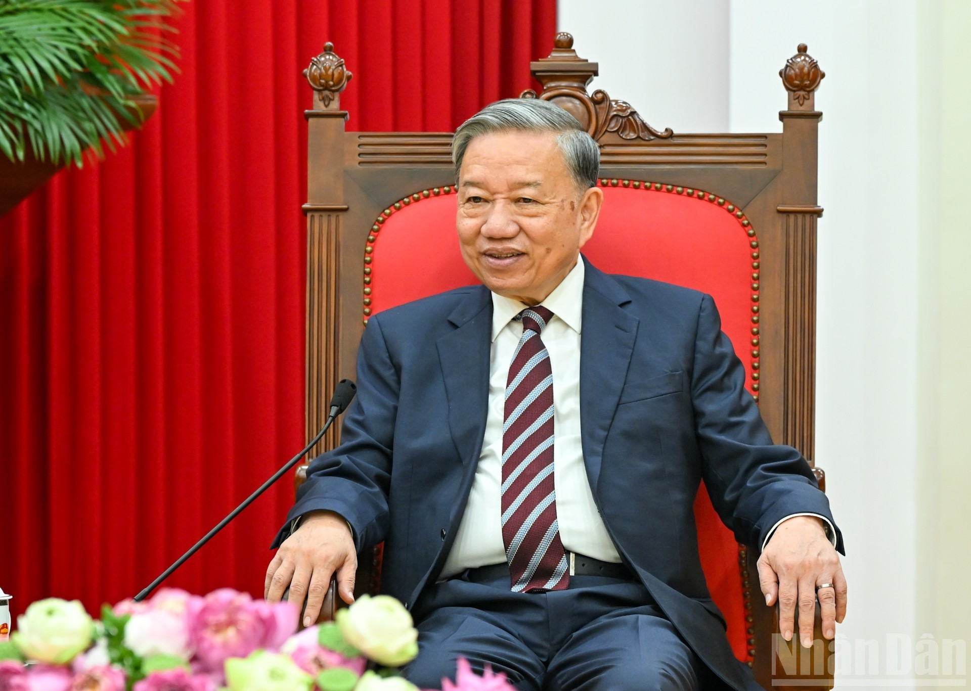 El secretario general del PCV, To Lam, interviene en la reunión. (Foto: VNA)
