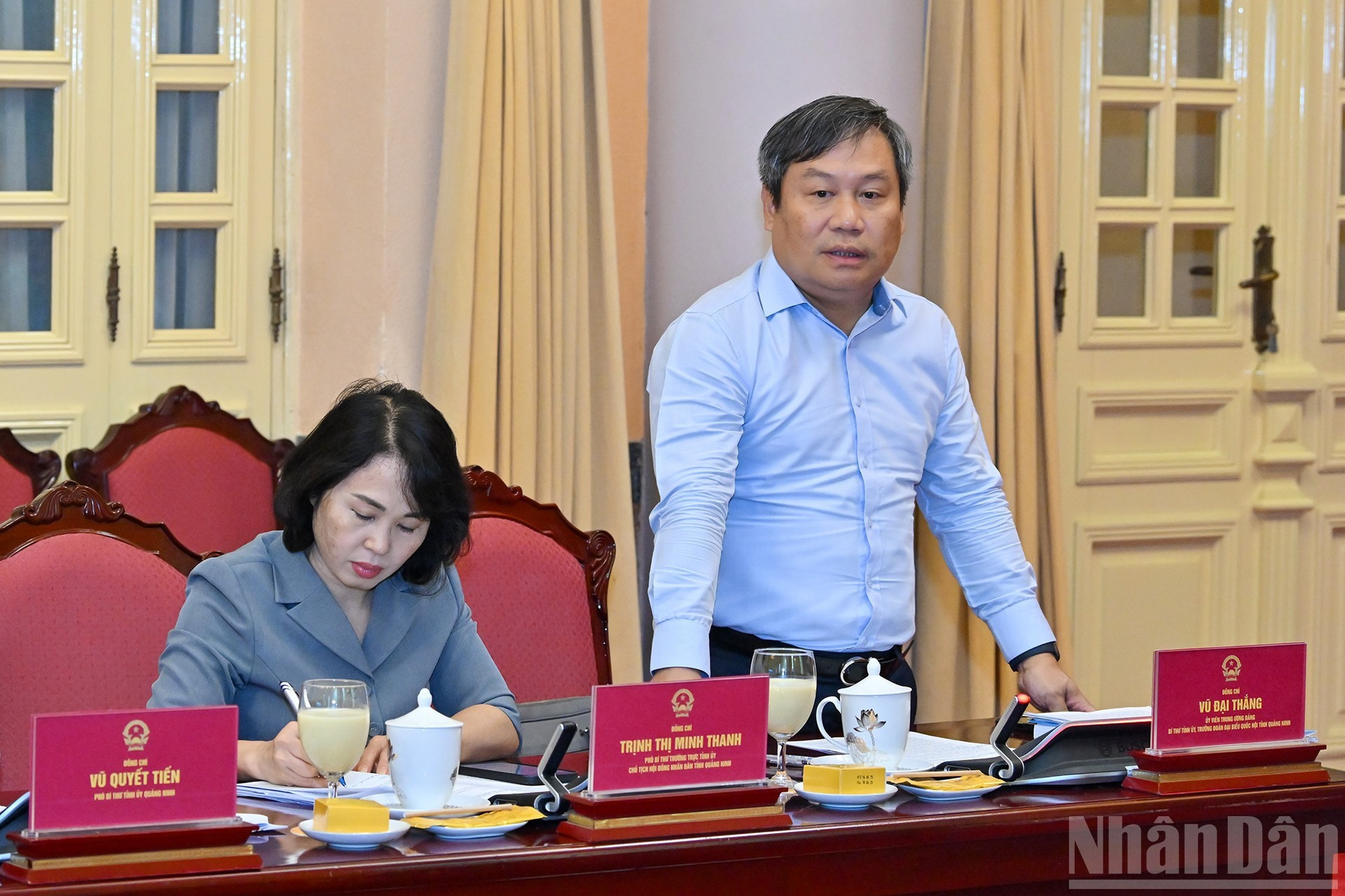 El secretario del Comité partidista de Quang Ninh, Vu Dai Thang, expresa sus opiniones. El secretario del Comité partidista de Quang Ninh, Vu Dai Thang, expresa sus opiniones.