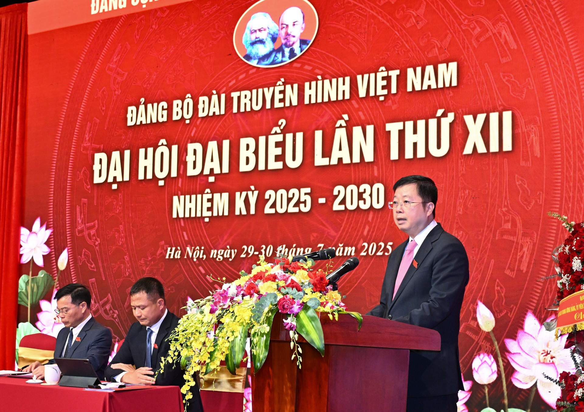 Nguyen Thanh Lam, secretario del Comité partidista y director general de la VTV, hace el uso de la palabra en el evento. Nguyen Thanh Lam, secretario del Comité partidista y director general de la VTV, hace el uso de la palabra en el evento.