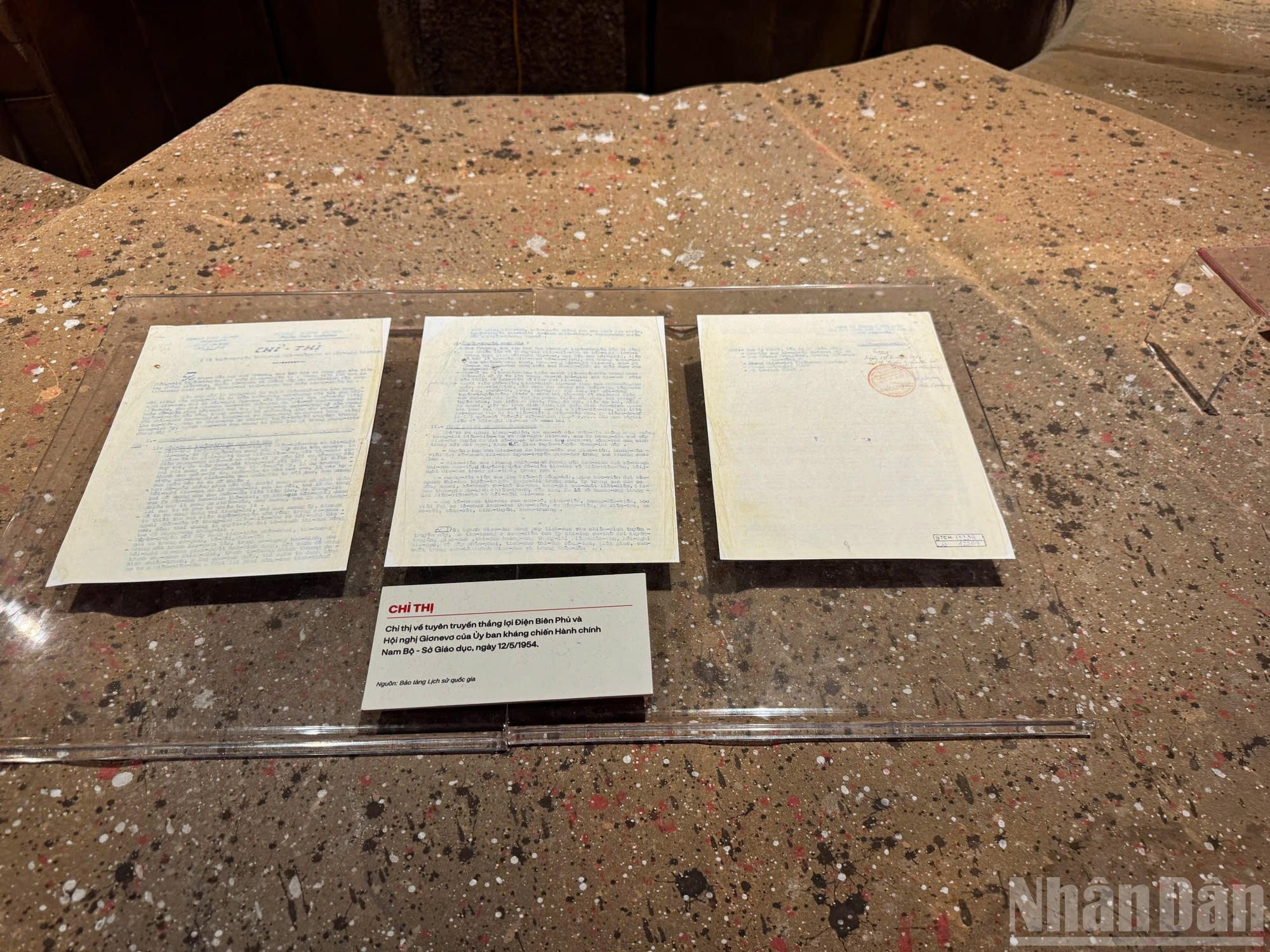 Directiva de propaganda sobre la victoria de Dien Bien Phu y la Conferencia de Ginebra de 1954, emitida por el Comité de Resistencia y Administración del Sur.