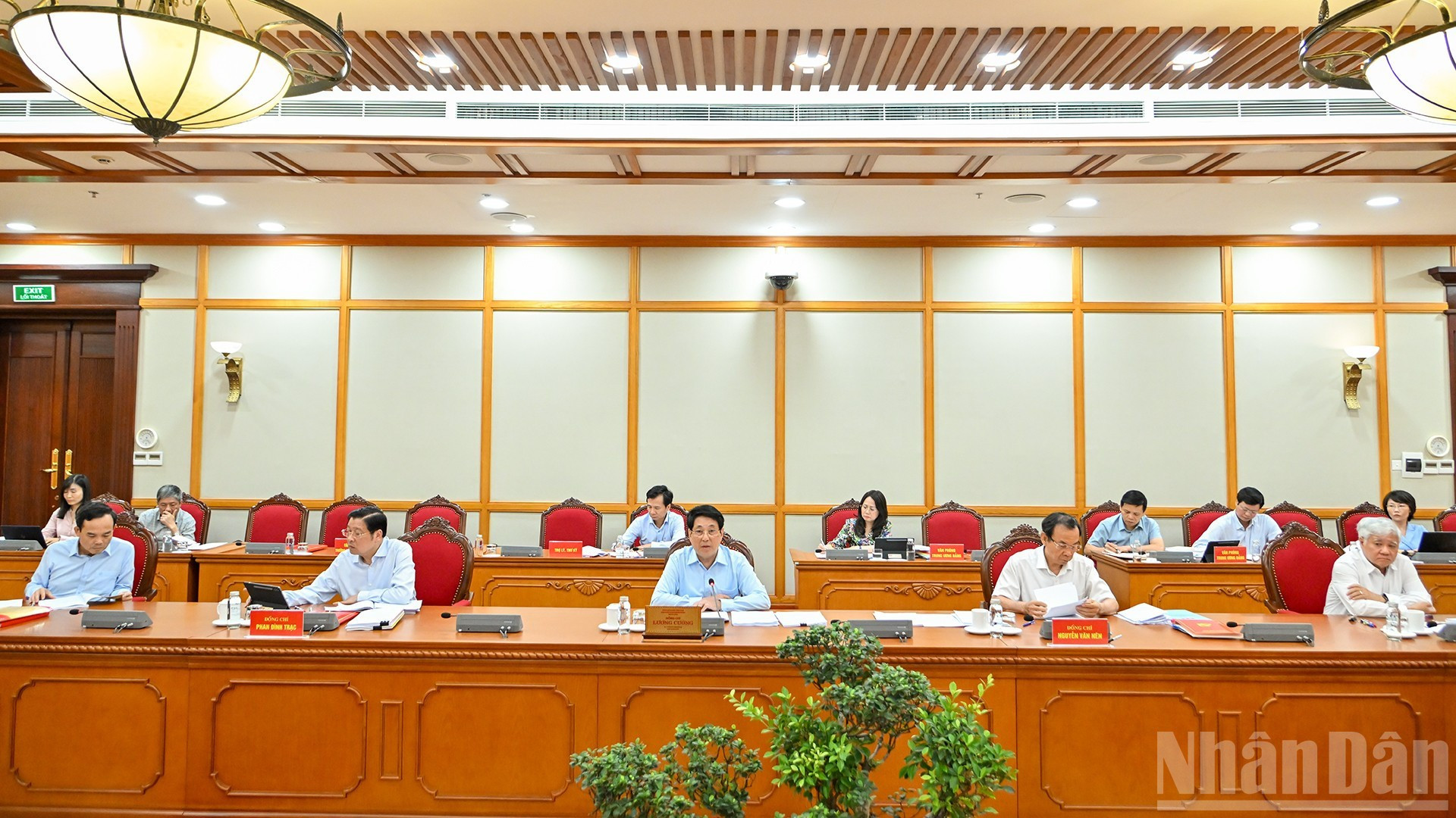  [Foto] Buró Político se reúne con Juntas Permanentes de Comités del Partido de Phu Tho y Dong Nai
