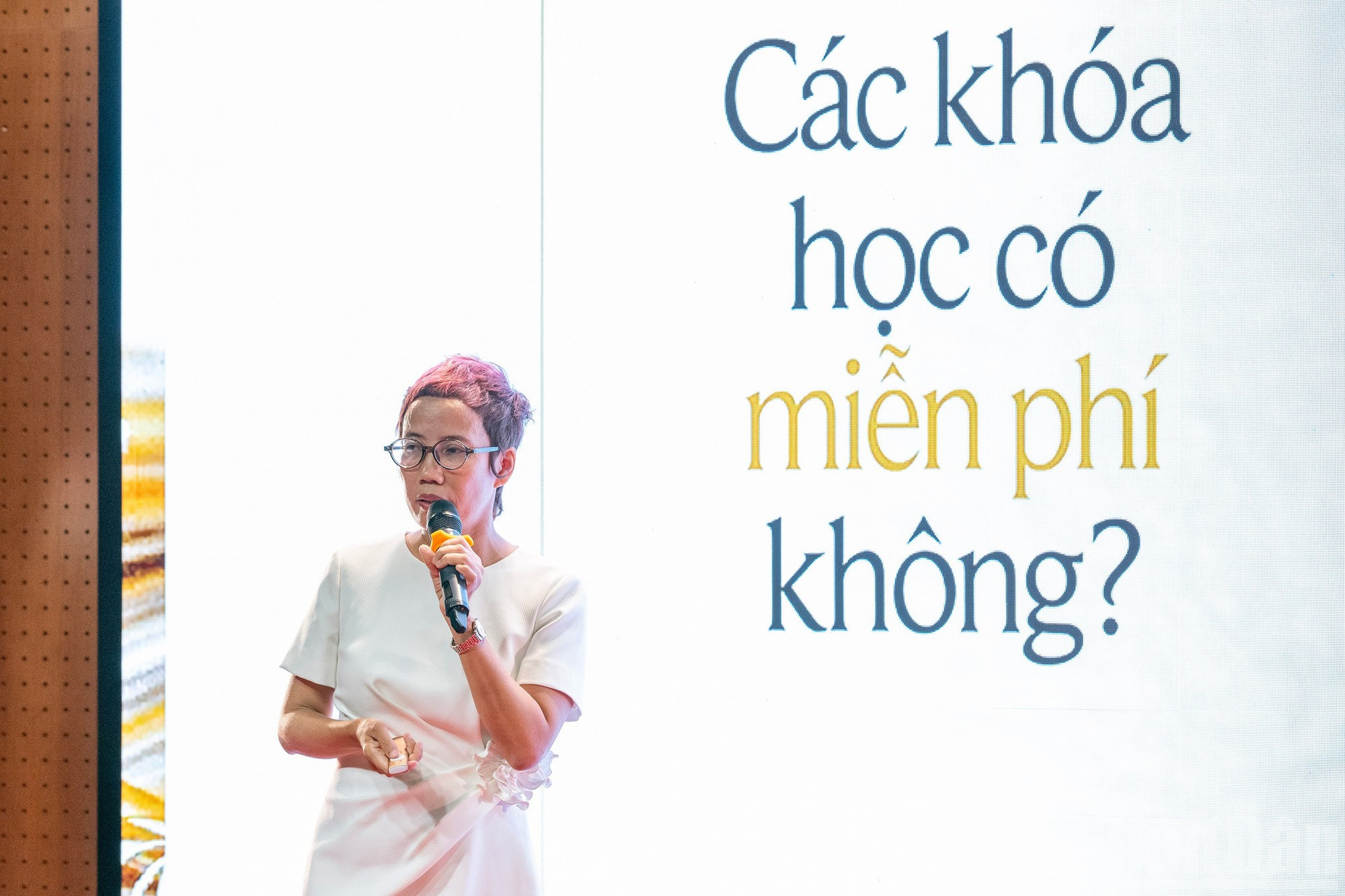 La periodista, escritora y activista social Tran Mai Anh, figura influyente en Vietnam, habla sobre los programas de conexión y formación de la edición de 2025. La periodista, escritora y activista social Tran Mai Anh, figura influyente en Vietnam, habla sobre los programas de conexión y formación de la edición de 2025.