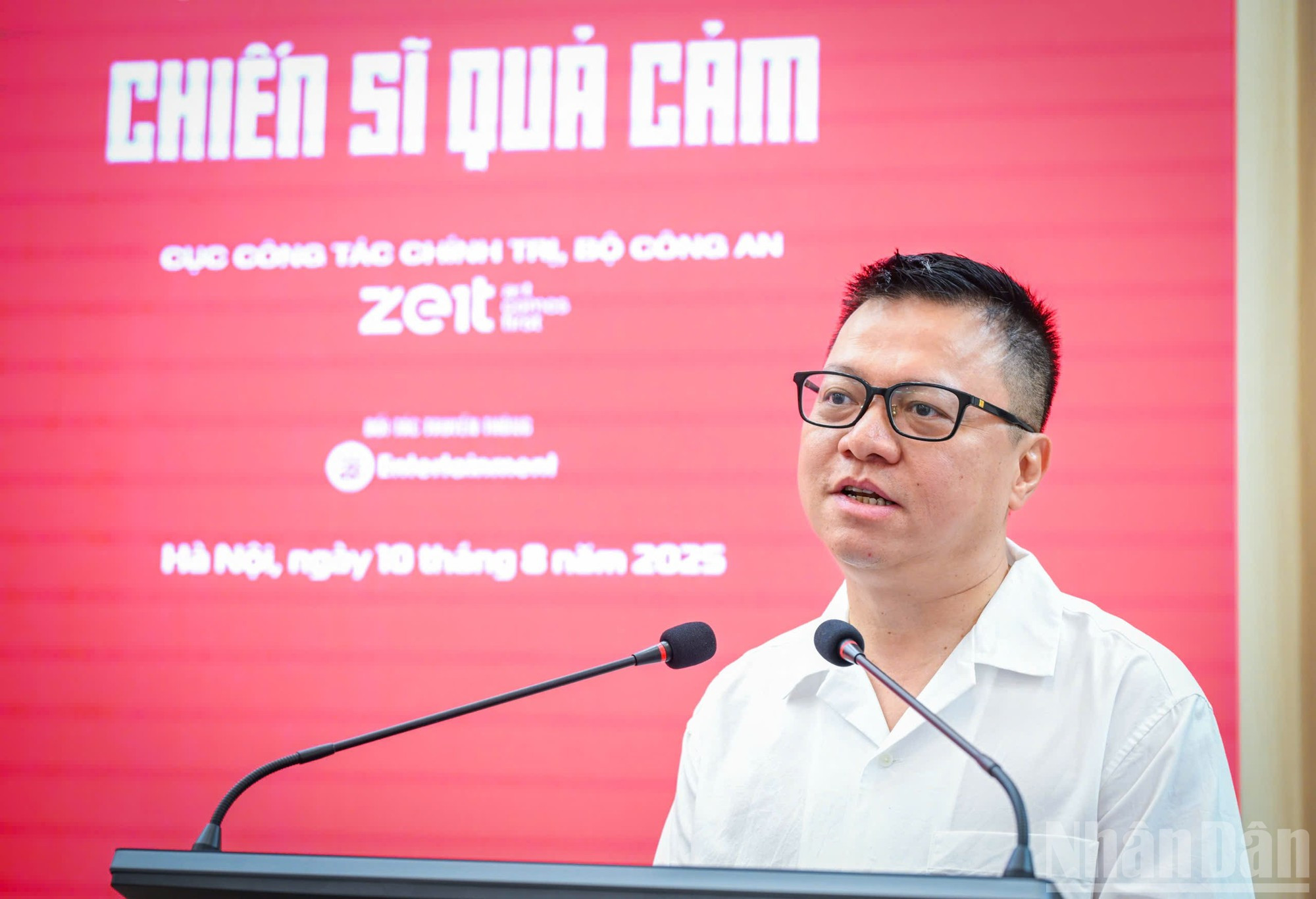 Le Quoc Minh, presidente-editor de Nhan Dan, subjefe de la Comisión de Propaganda y Movilización de Masas del Comité Central del Partido, y presidente de la Asociación de Periodistas de Vietnam, habla en el encuentro. Le Quoc Minh, presidente-editor de Nhan Dan, subjefe de la Comisión de Propaganda y Movilización de Masas del Comité Central del Partido, y presidente de la Asociación de Periodistas de Vietnam, habla en el encuentro.