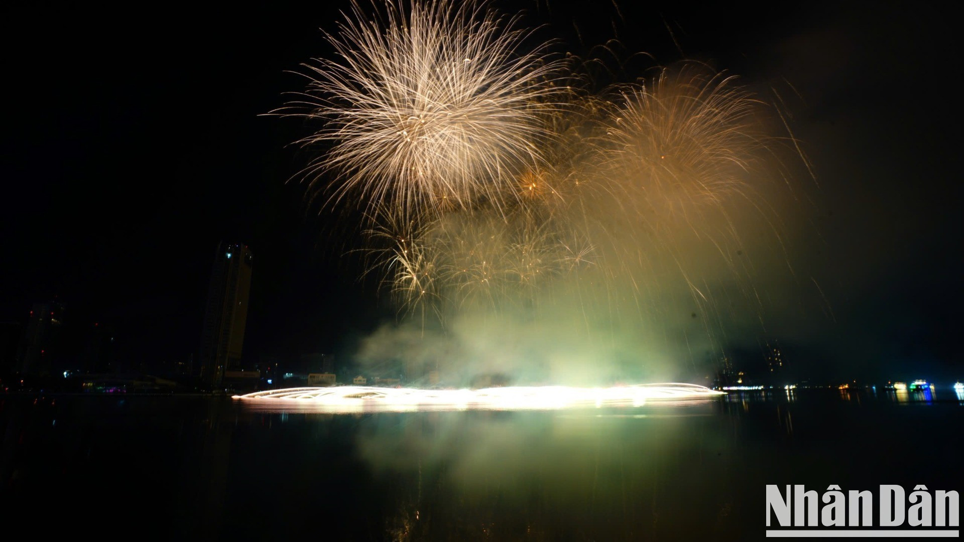 El espectáculo recrea la historia de Da Nang. El espectáculo recrea la historia de Da Nang.