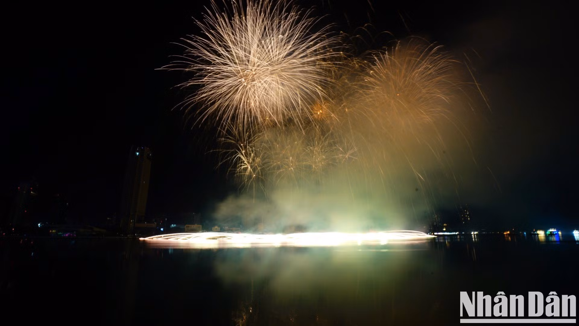 El espectáculo recrea la historia de Da Nang.