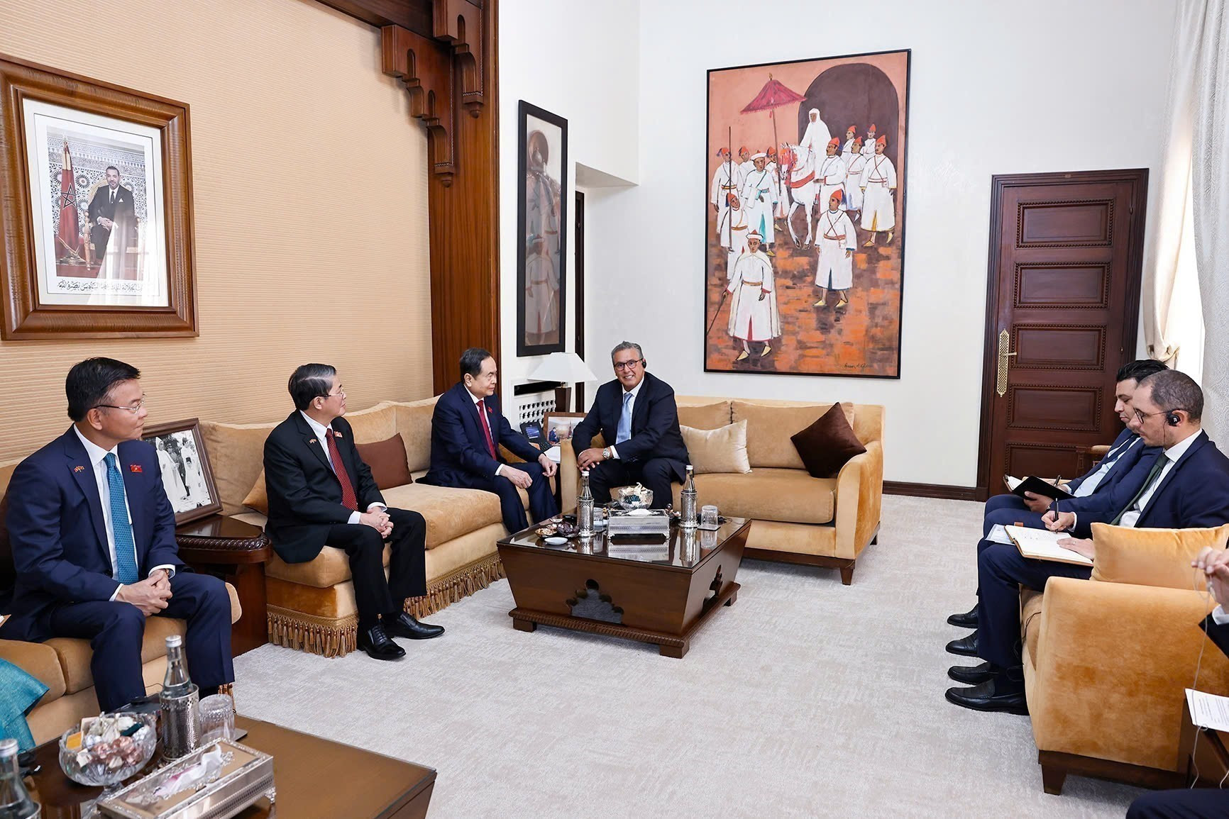 Tran Thanh Man se reúne con el primer ministro marroquí Aziz Akhannouch. (Foto: VNA)