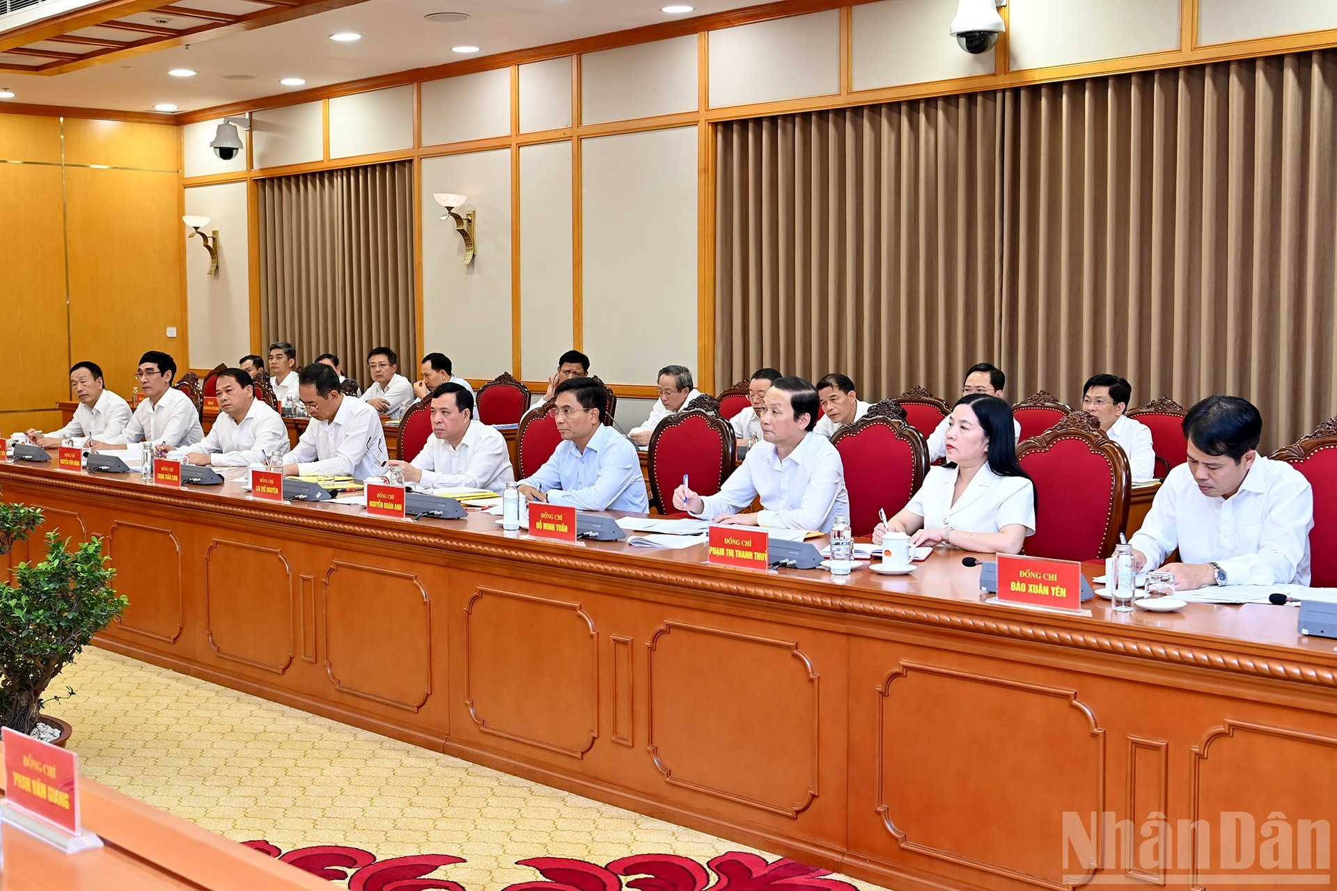 Los miembros de la Junta Ejecutiva del Comité del PCV en Thanh Hoa. Los miembros de la Junta Ejecutiva del Comité del PCV en Thanh Hoa.