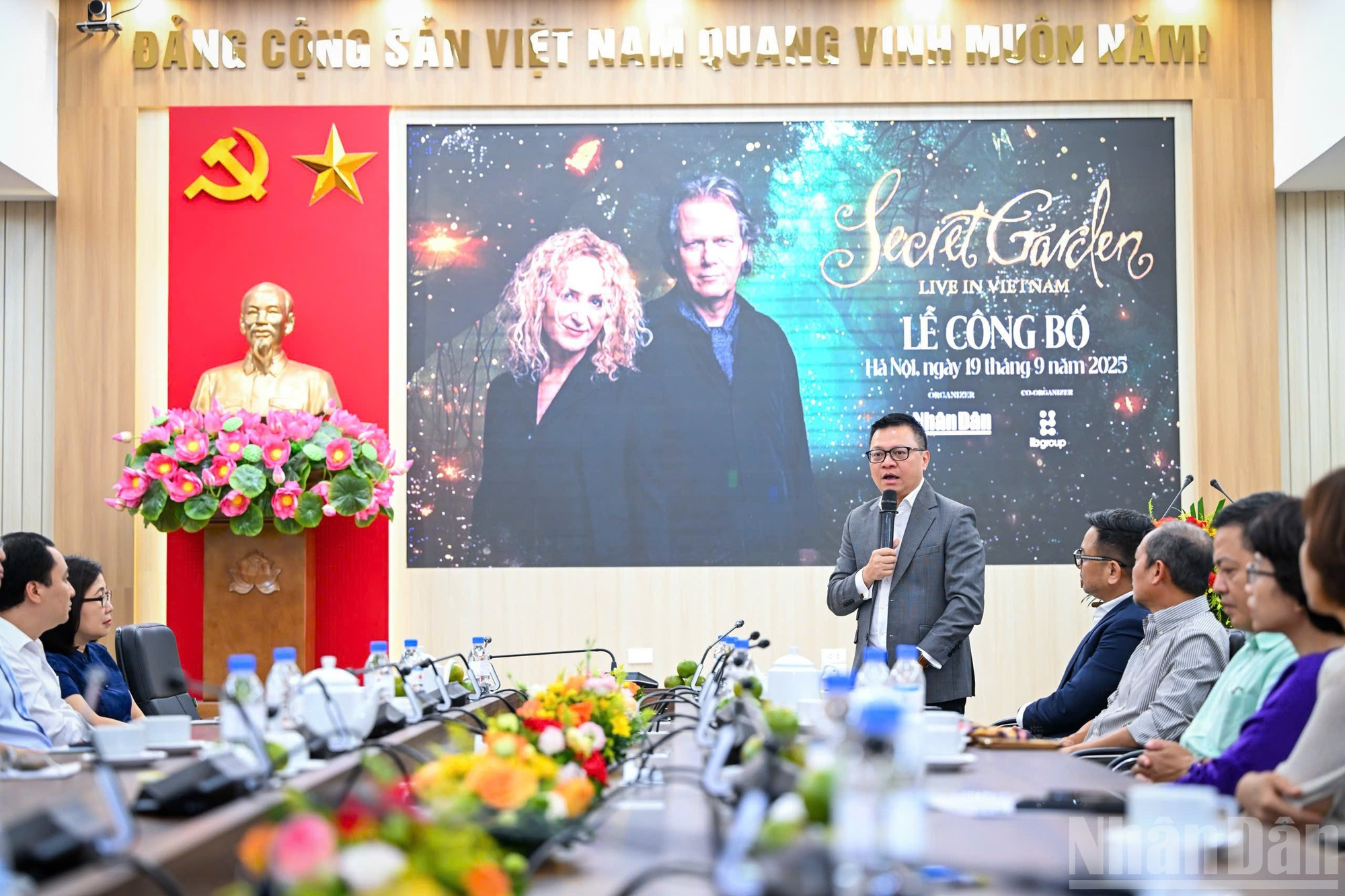 Según Le Quoc Minh, el espectáculo no solo será una ocasión para que el público vietnamita disfrute de música de talla mundial, sino también una oportunidad para difundir valores culturales, humanísticos y solidarios a través de la música. Según Le Quoc Minh, el espectáculo no solo será una ocasión para que el público vietnamita disfrute de música de talla mundial, sino también una oportunidad para difundir valores culturales, humanísticos y solidarios a través de la música.