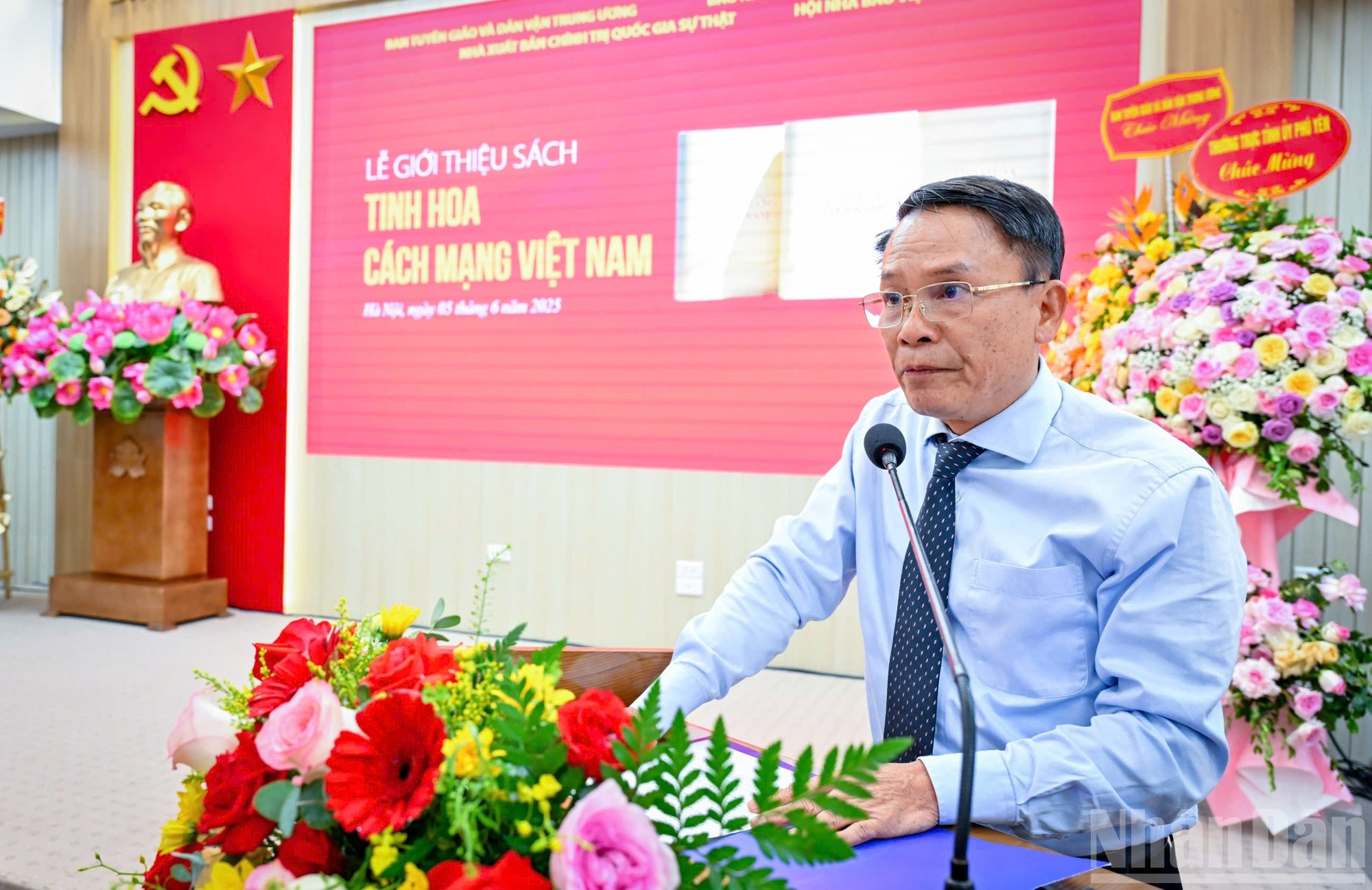 Nguyen Duc Loi, vicepresidente permanente de la Asociación de Periodistas de Vietnam, interviene en el acto. Nguyen Duc Loi, vicepresidente permanente de la Asociación de Periodistas de Vietnam, interviene en el acto.