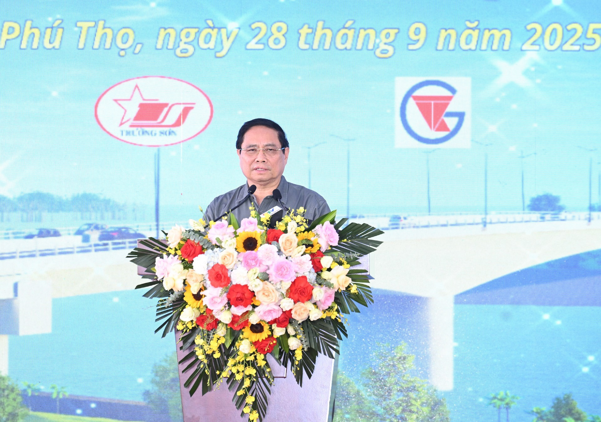 El jefe del Gobierno interviene en la ceremonia.