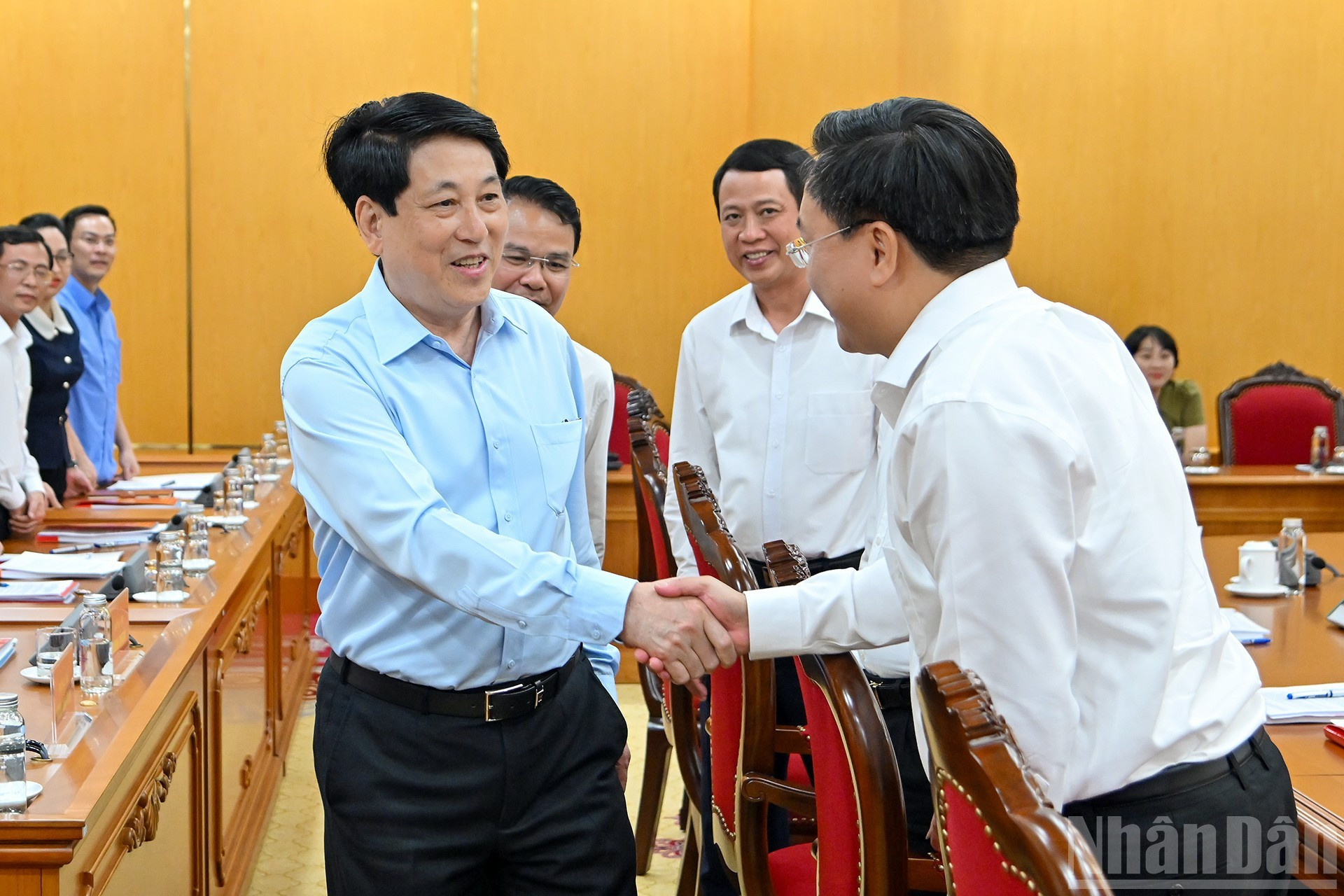 El presidente Luong Cuong y los miembros de la Junta Permanente del Comité del Partido de Phu Tho. El presidente Luong Cuong y los miembros de la Junta Permanente del Comité del Partido de Phu Tho.