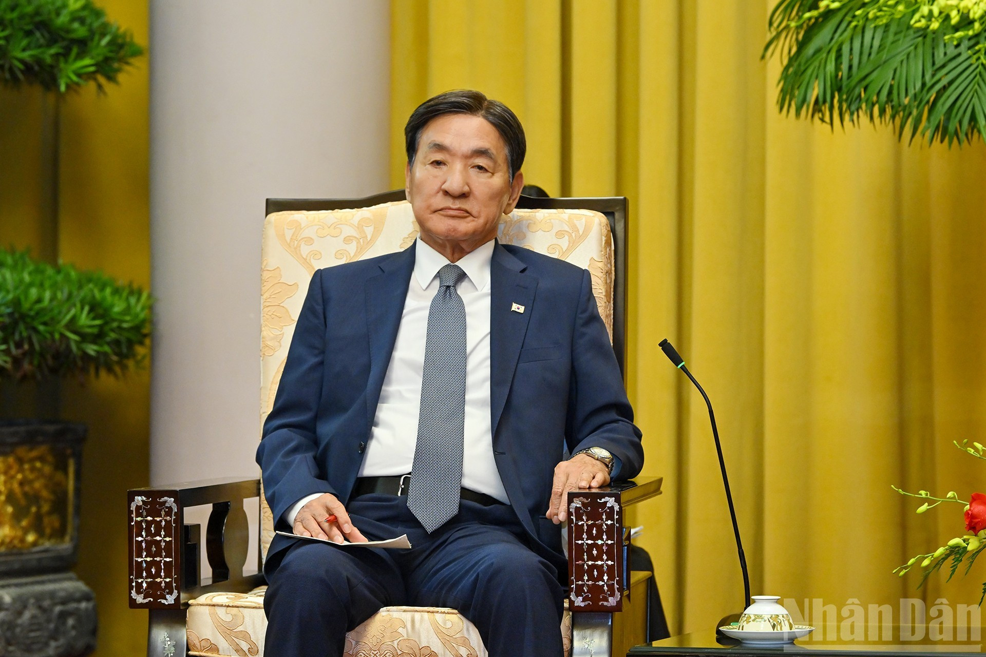 Park Chang Dal habla en la cita.