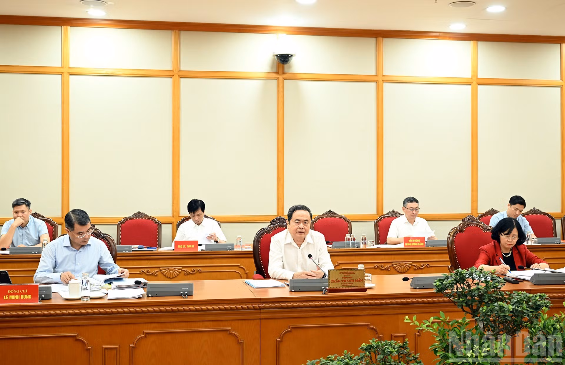 El presidente de la ANV, Tran Thanh Man, pronuncia las conclusiones de la reunión.