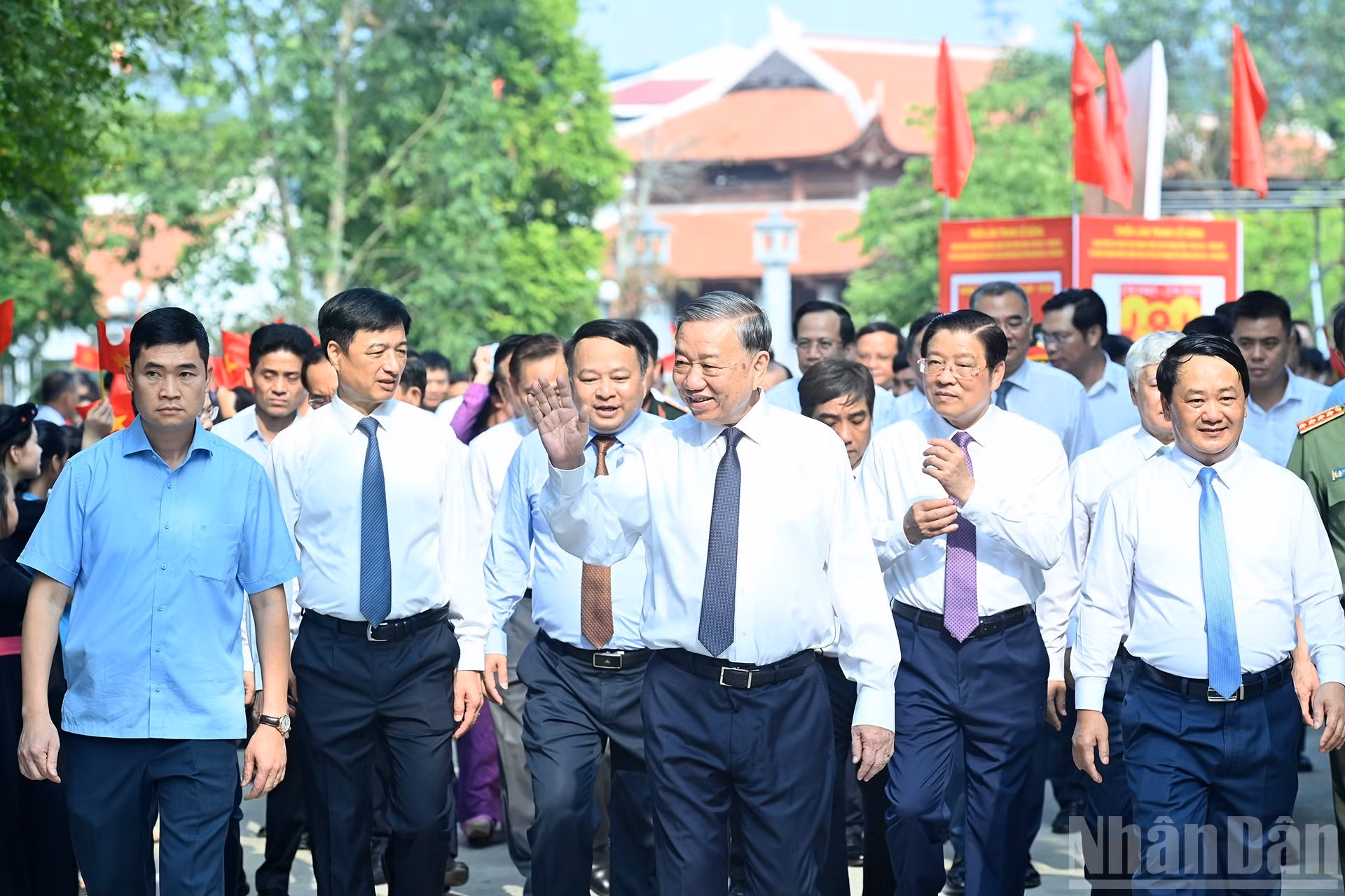 El máximo dirigente partidista y la delegación del Comité Central del PCV en la actividad.