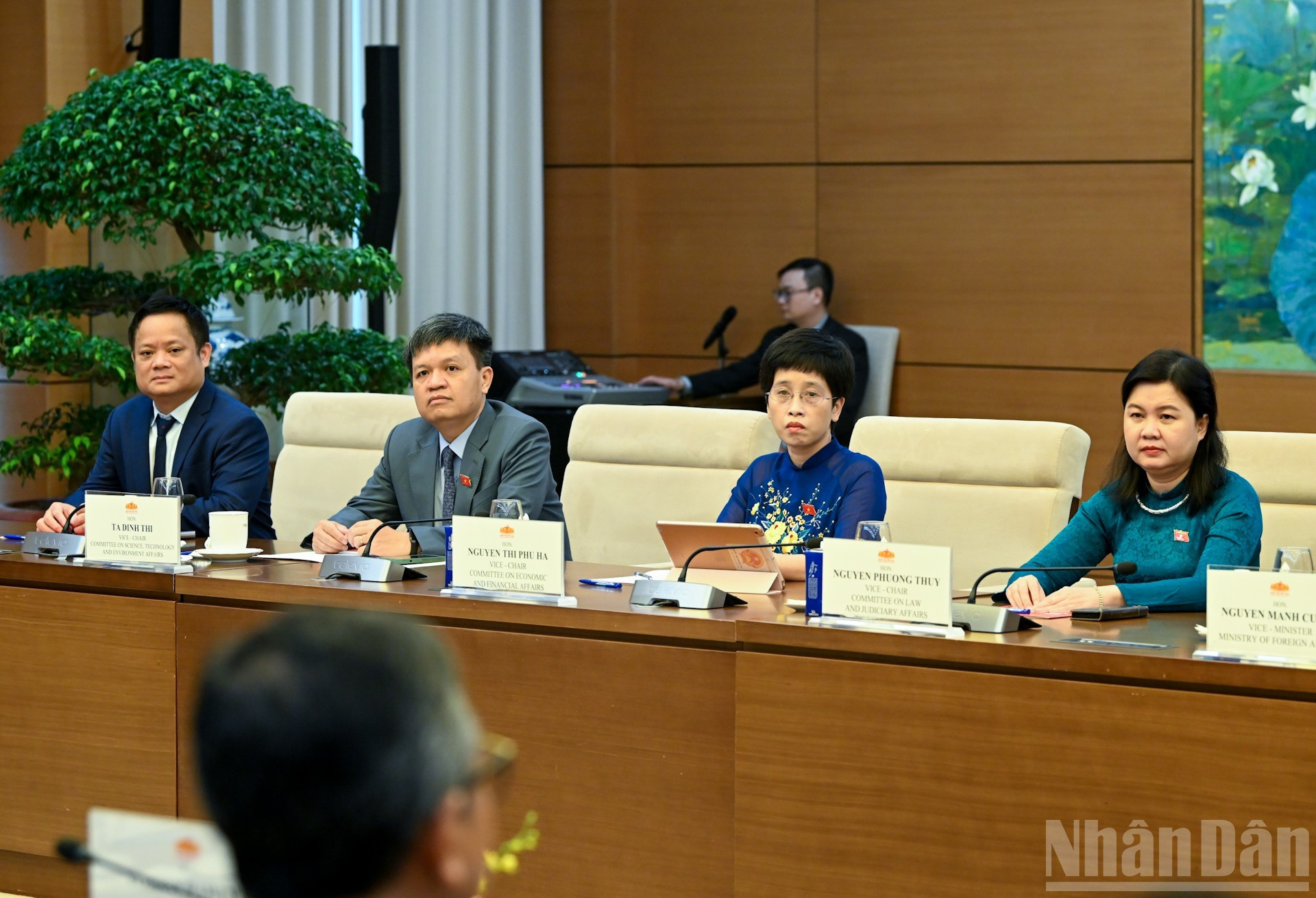 Diputados vietnamitas en el encuentro. Diputados vietnamitas en el encuentro.