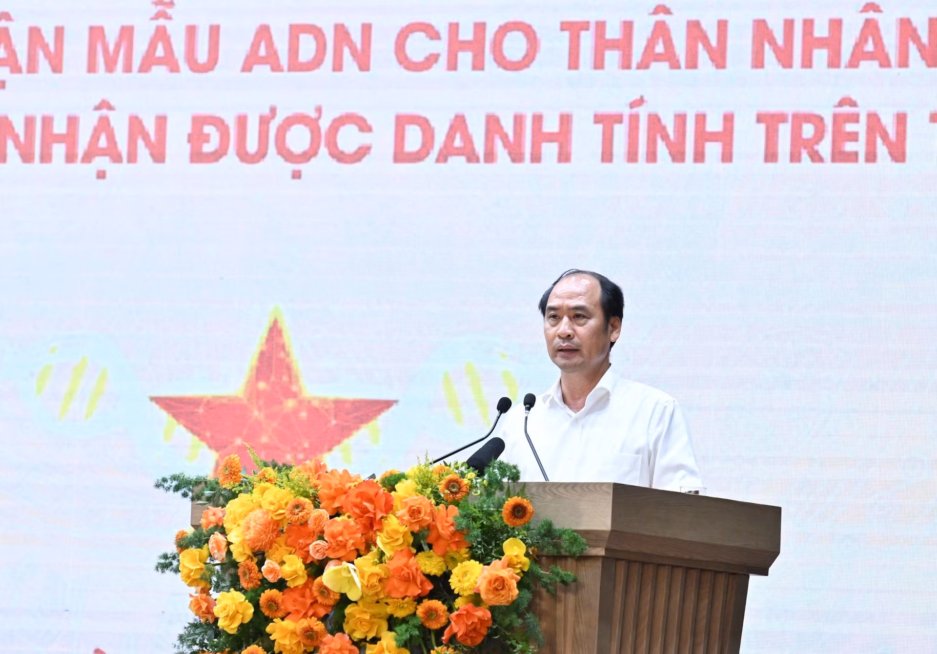 Nguyen Van Hoi, viceministro de Asuntos Interiores, expone un informe.