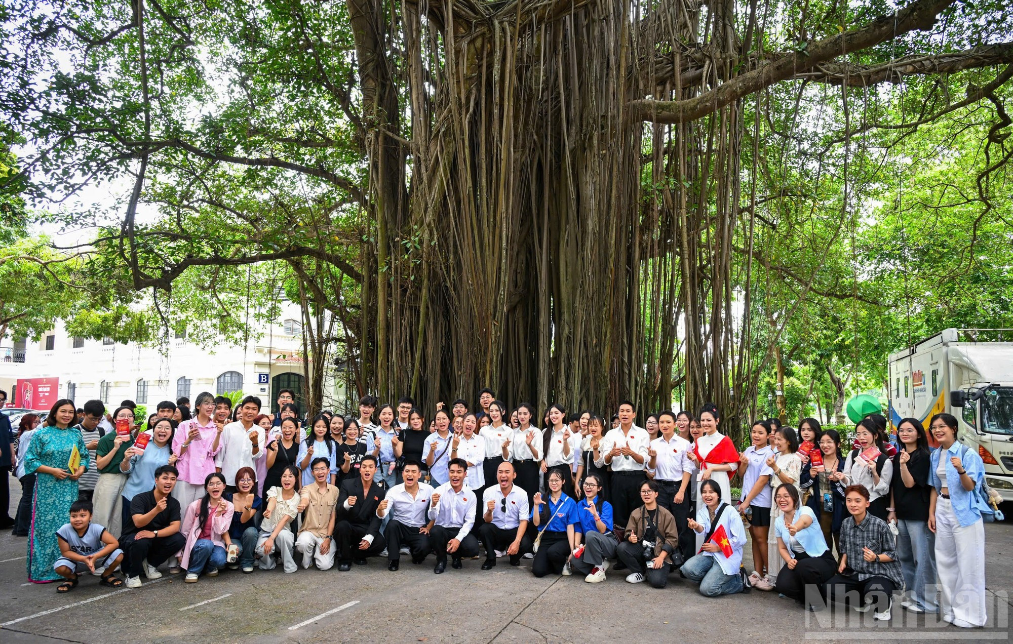 El evento atrae a numerosos lectores de Nhan Dan y seguidores del programa “Soldados Valientes”. El evento atrae a numerosos lectores de Nhan Dan y seguidores del programa “Soldados Valientes”.