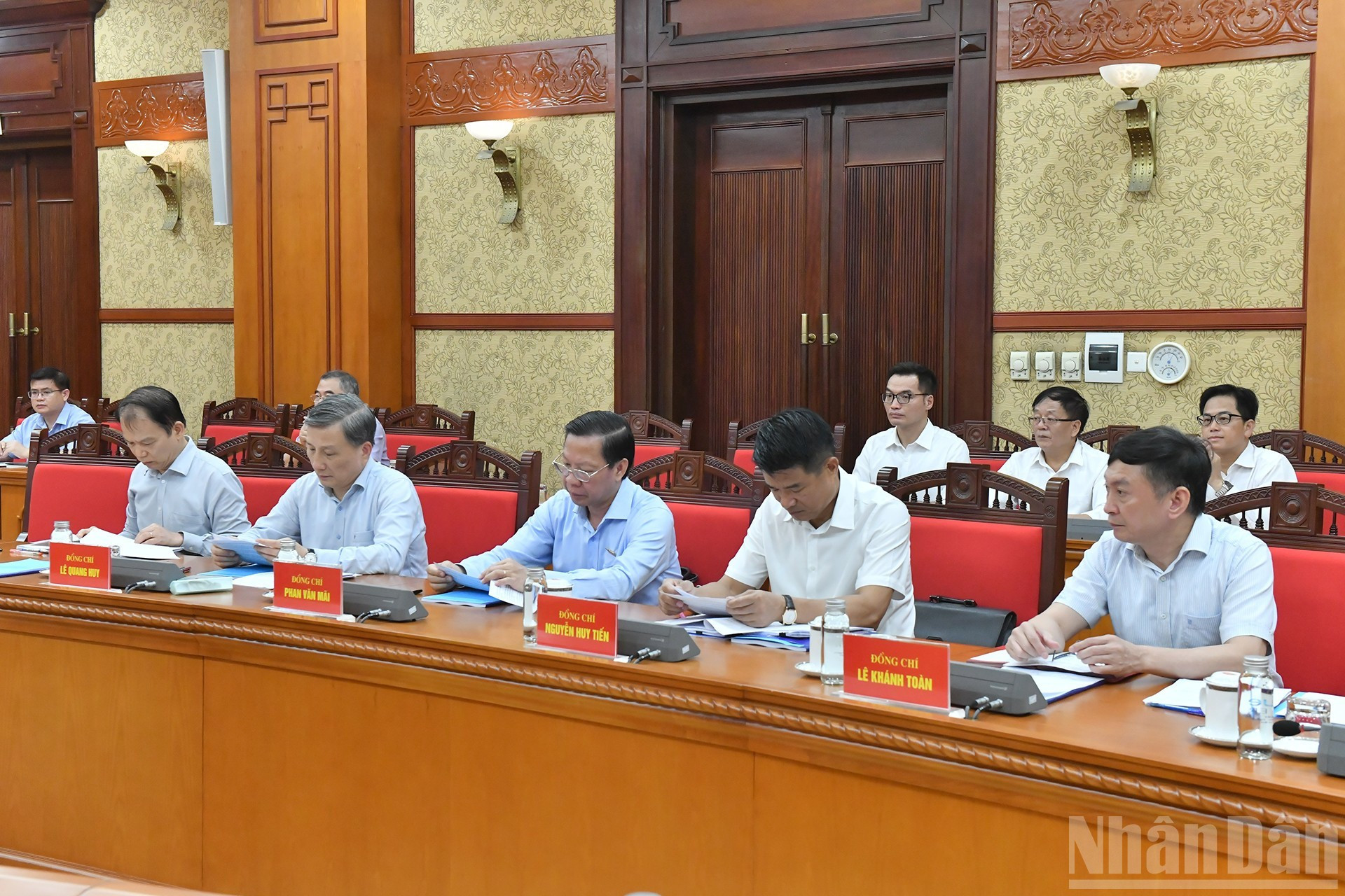 Los miembros del Comité Directivo en la reunión.