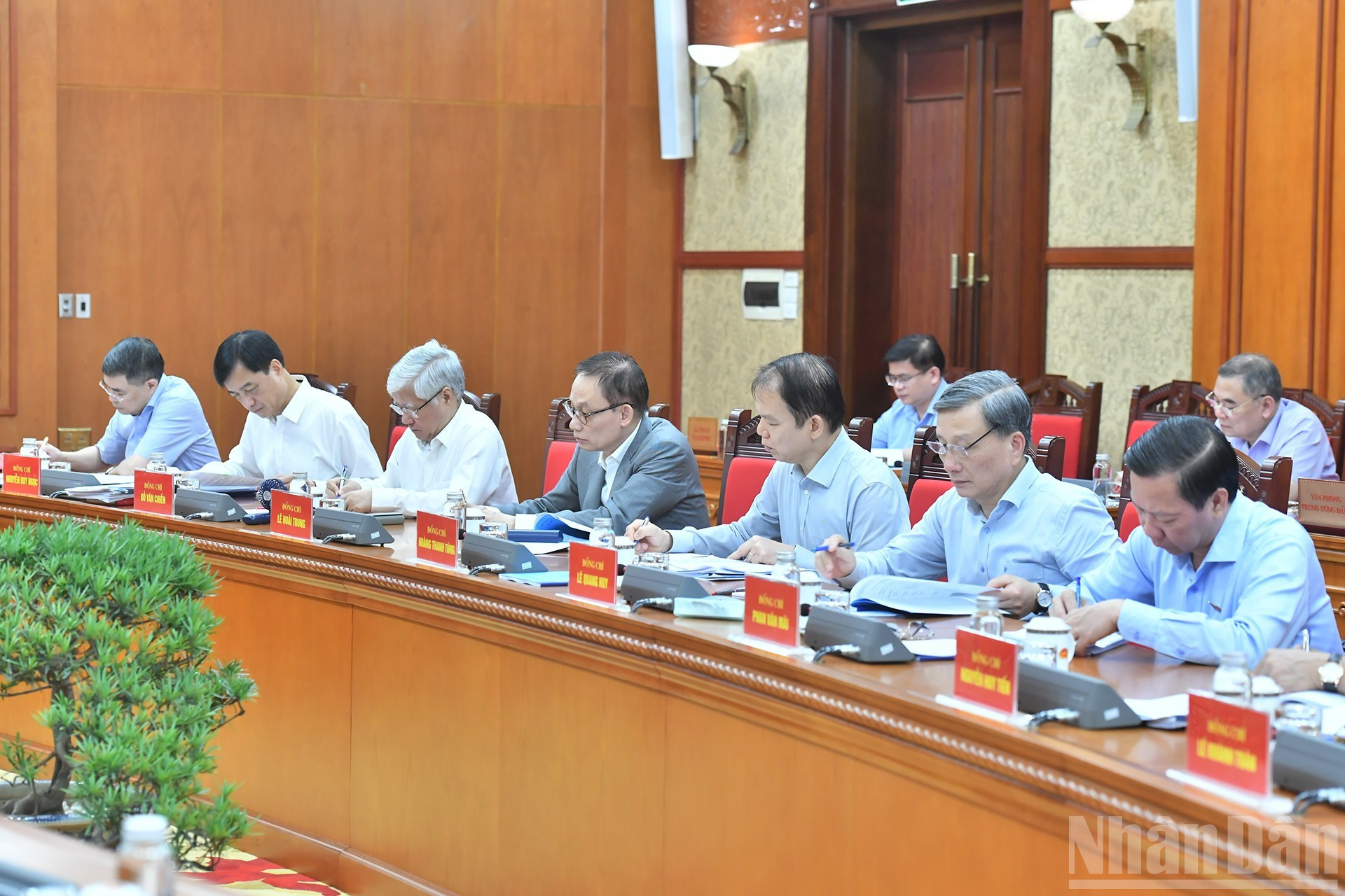 Los miembros del Comité Directivo en la reunión.