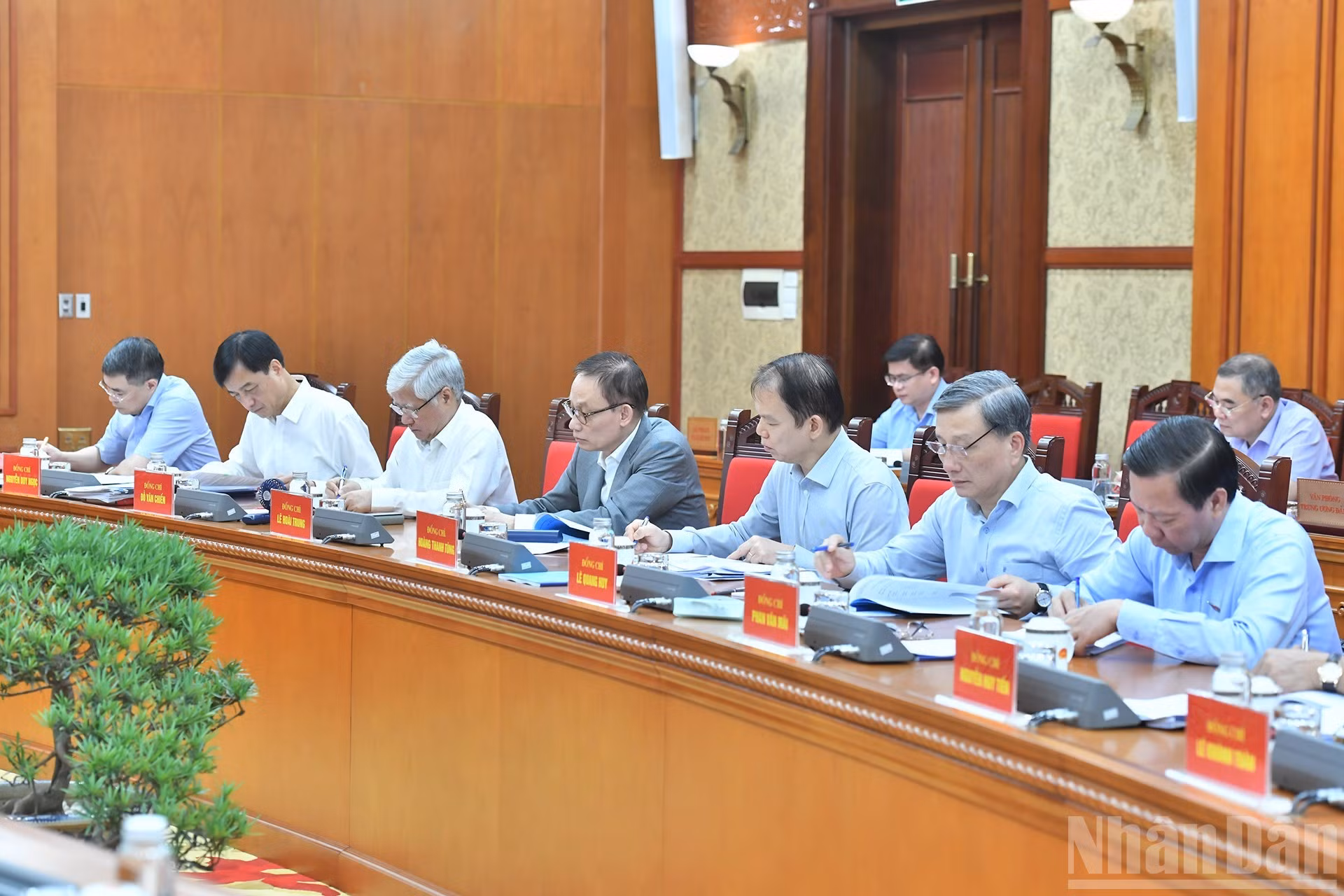 Los miembros del Comité Directivo en la reunión.