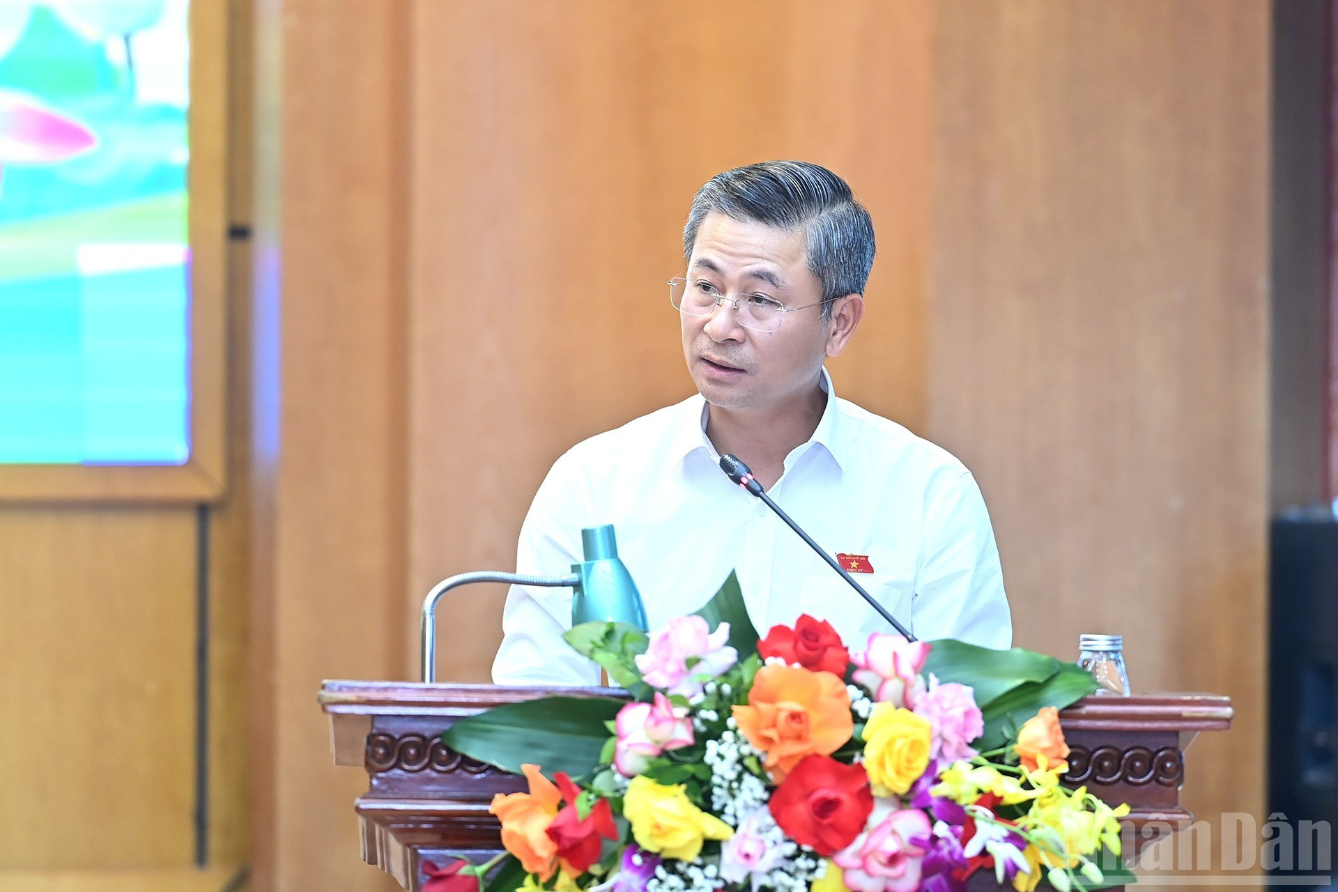 El diputado Nguyen Phi Thuong interviene en la reunión. El diputado Nguyen Phi Thuong interviene en la reunión.