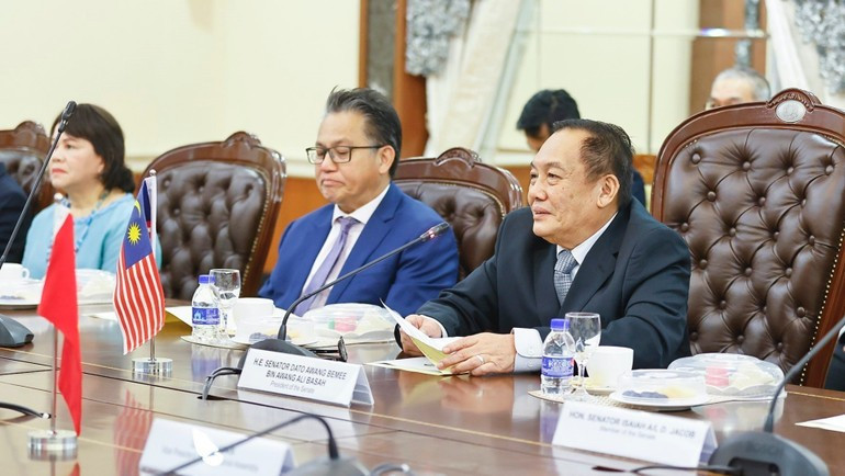 El presidente del Senado de Malasia, Dato' Awang Bemee Awang Ali Basah, habla en la cita. (Foto: Doan Tan/VNA) El presidente del Senado de Malasia, Dato' Awang Bemee Awang Ali Basah, habla en la cita. (Foto: Doan Tan/VNA)