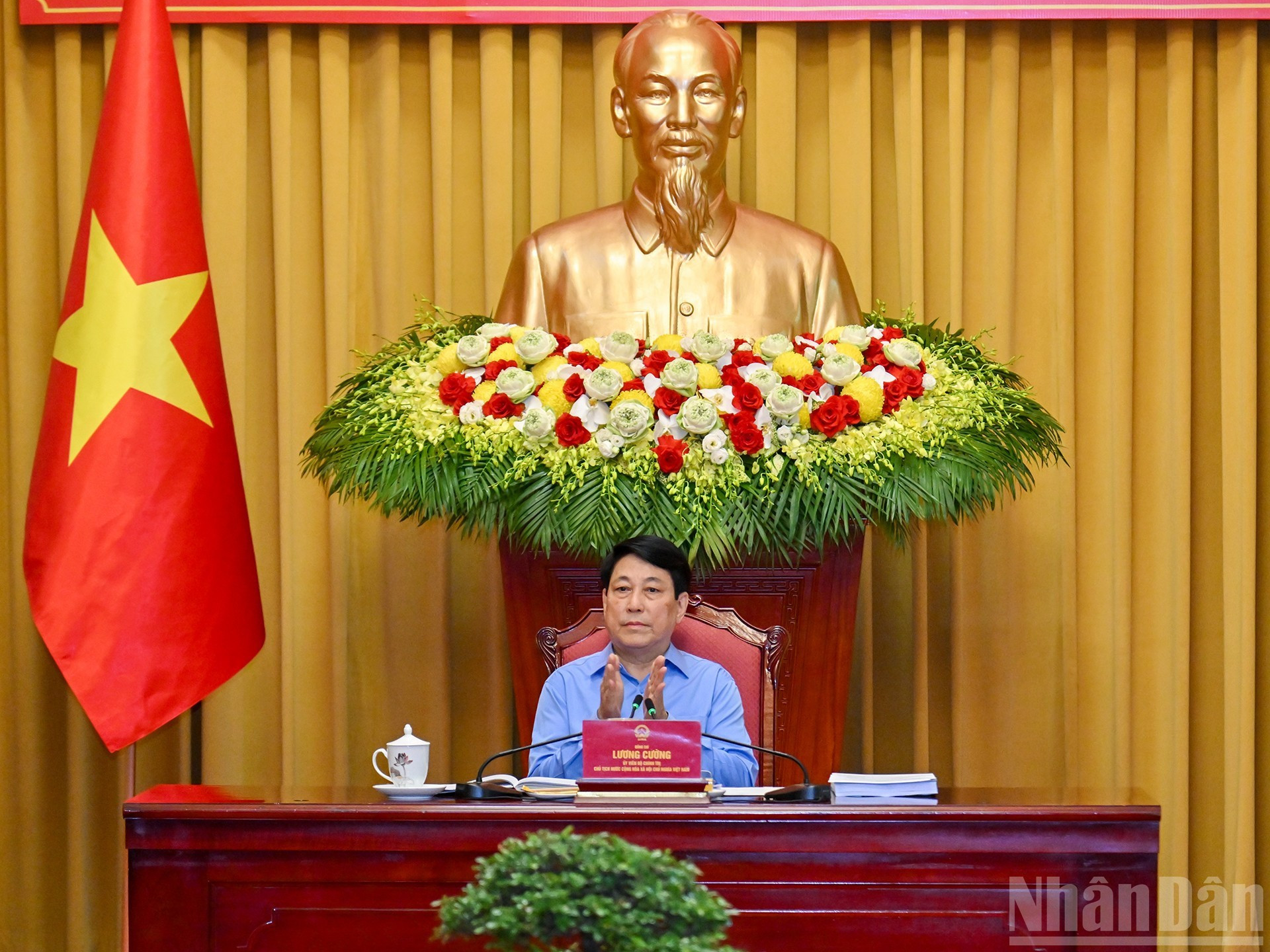 El presidente Luong Cuong preside la reunión. El presidente Luong Cuong preside la reunión.