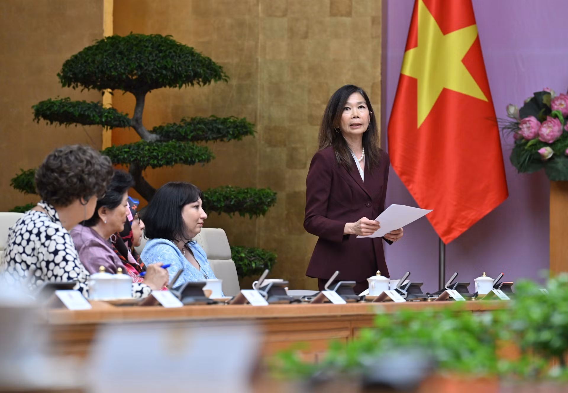 Pauline Tamesis, coordinadora residente de las Naciones Unidas en Vietnam,