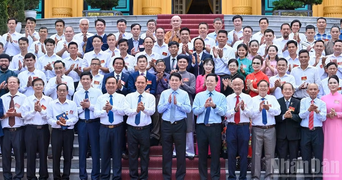 [Foto] Presidente vietnamita se reúne con destacados artesanos de todo el país 