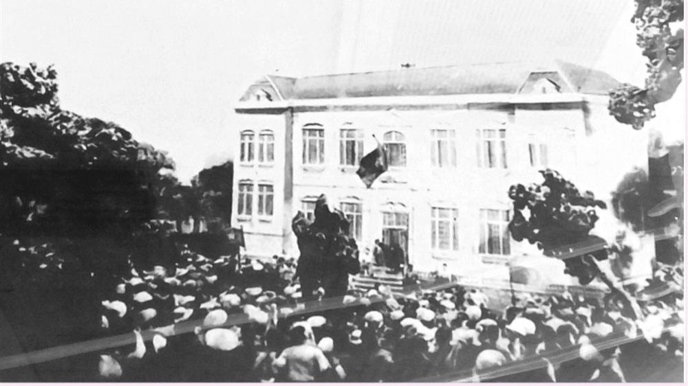 Las masas populares participaron en el levantamiento para tomar el poder en la ciudad de Vinh en agosto de 1945. (Foto: baonghean.vn)