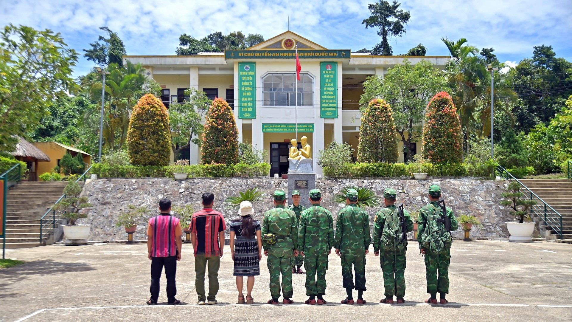 Vista general del puesto fronterizo de Quang Nham. Vista general del puesto fronterizo de Quang Nham.