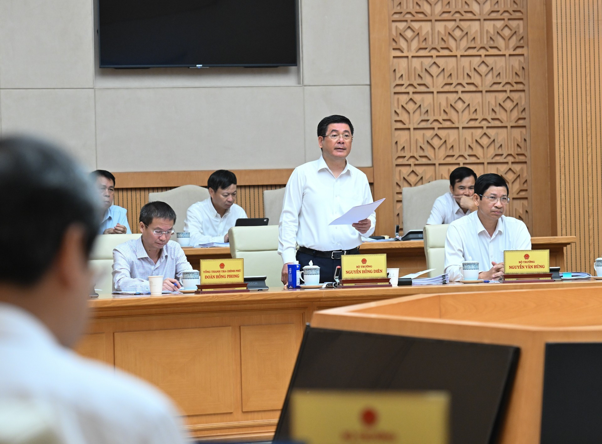 El ministro de Industria y Comercio, Nguyen Hong Dien, interviene en la cita.