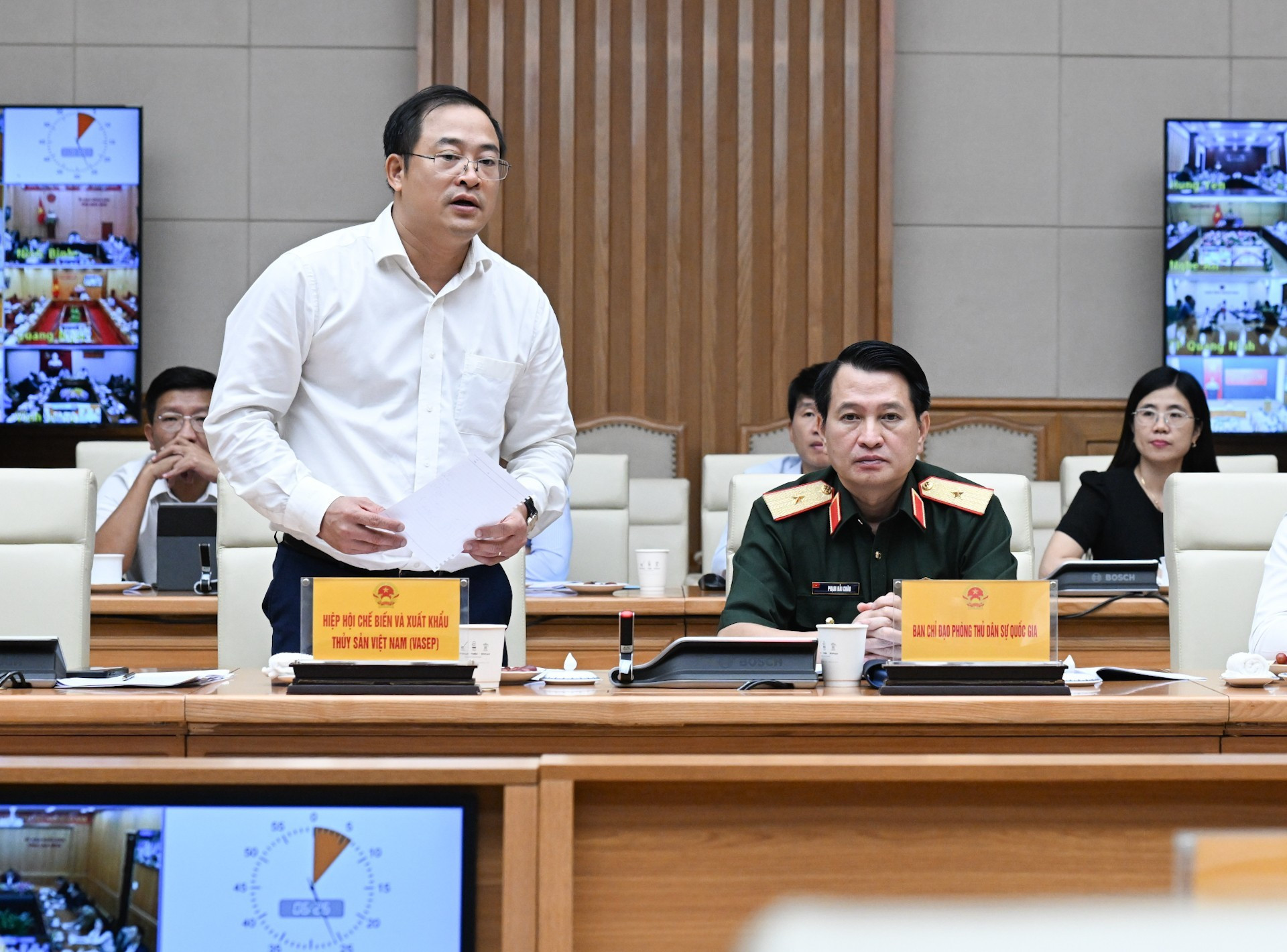 Nguyen Hoai Nam, secretario general de la Asociación de Procesadores y Exportadores de Productos Acuáticos de Vietnam (Vasep), interviene en la reunión.