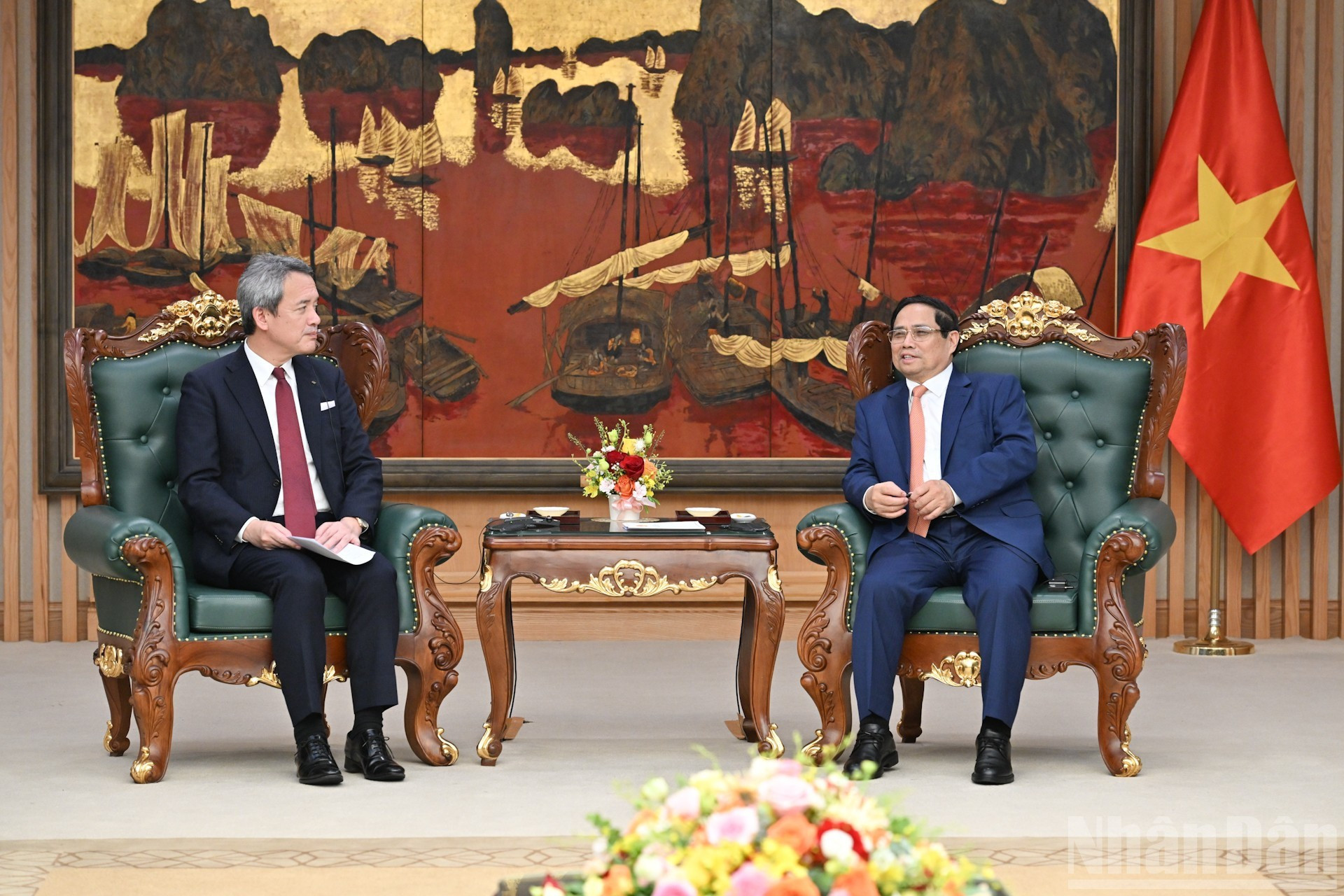 El primer ministro Pham Minh Chinh recibe a Masayuki Omoto, director general del grupo Marubeni.