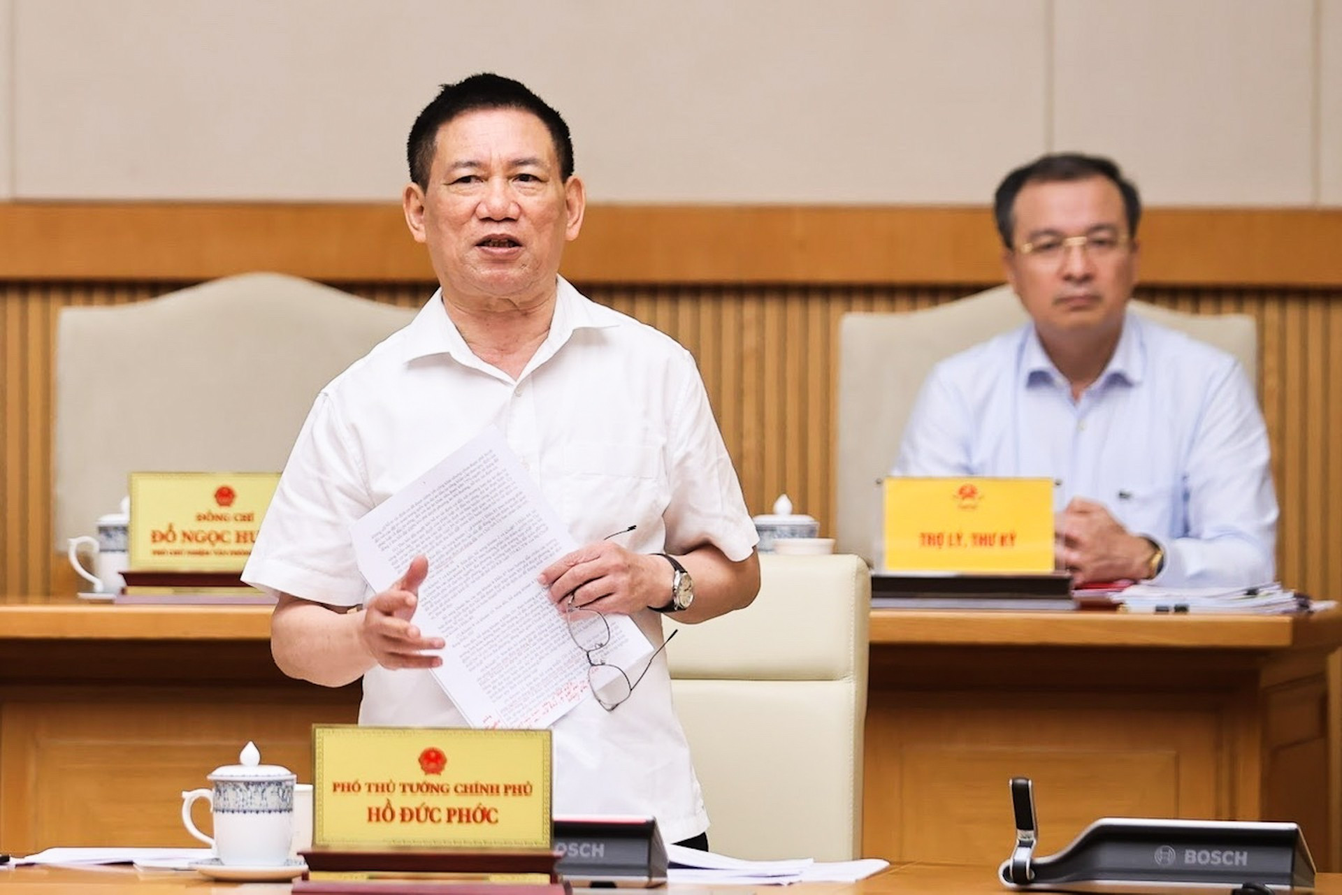 El viceprimer ministro Ho Duc Phoc interviene en la cita.