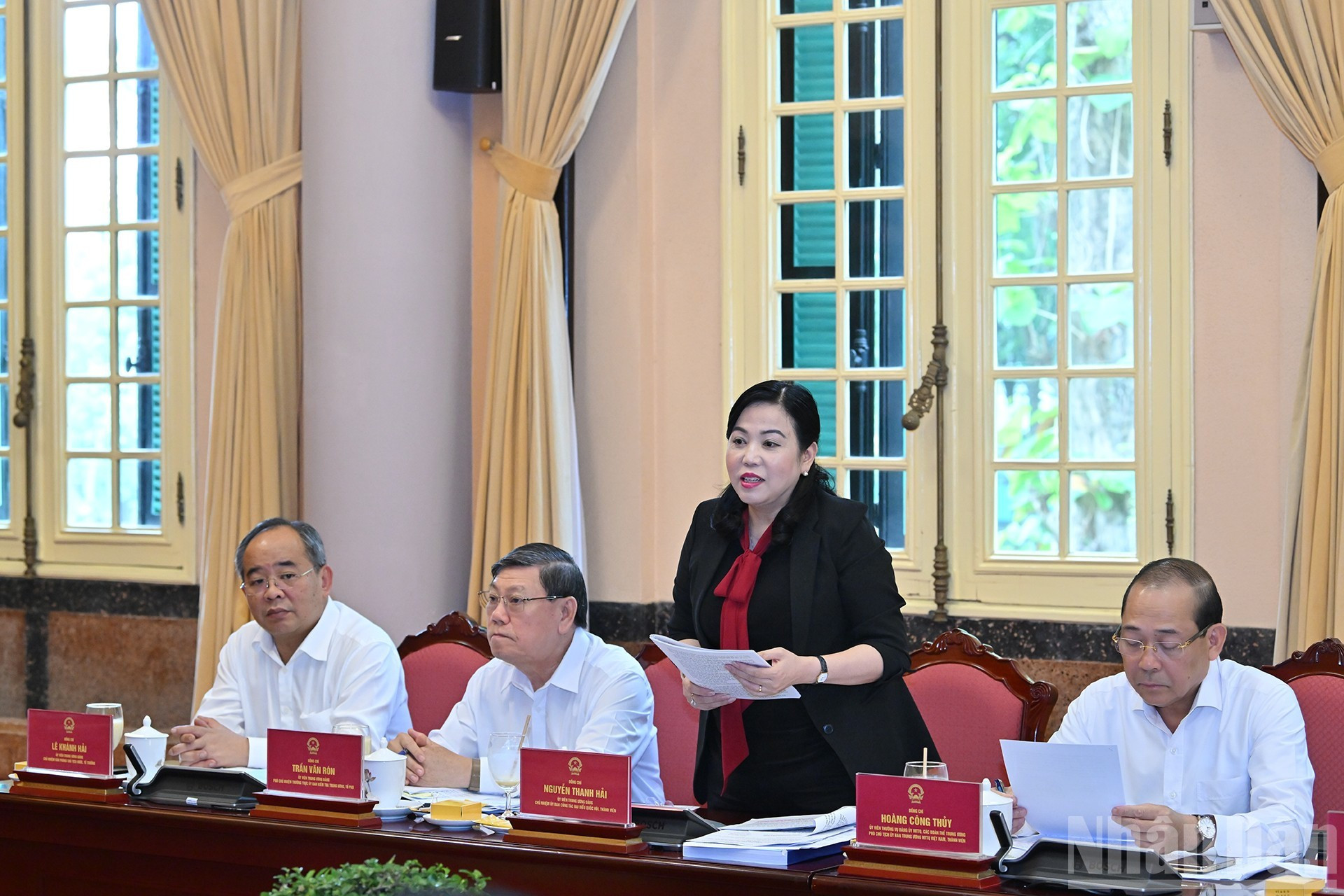 La jefa de la Comisión de Trabajo de Diputados de la Asamblea Nacional, Nguyen Thanh Hai, hace uso de la palabra. La jefa de la Comisión de Trabajo de Diputados de la Asamblea Nacional, Nguyen Thanh Hai, hace uso de la palabra.