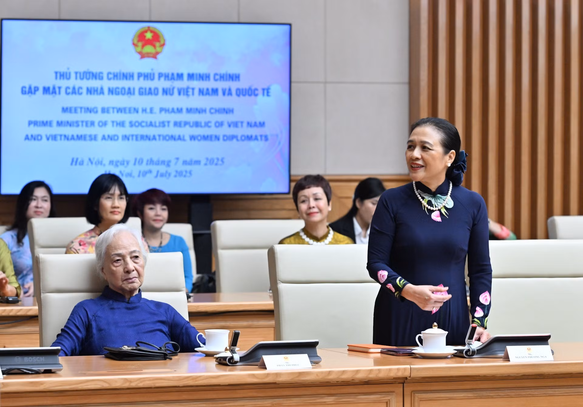 Nguyen Phuong Nga, expresidenta de la Unión de Organizaciones de Amistad de Vietnam y exviceministra de Relaciones Exteriores, interviene en el acto.