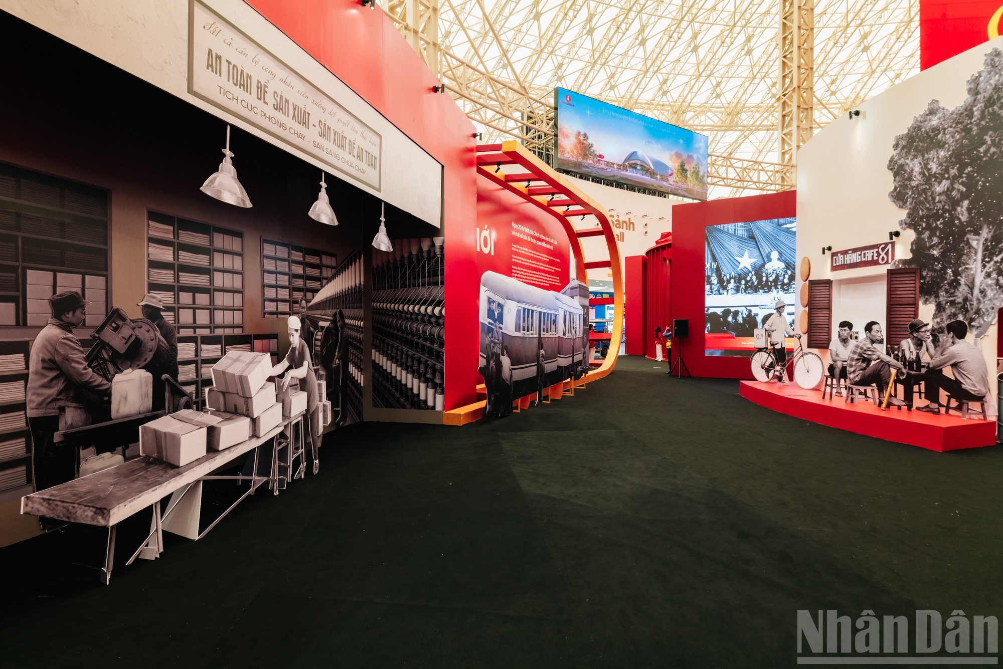 Aunque el Partido Comunista de Indochina anunció su &quot;disolución&quot; para desviar la represión enemiga, siguió operando en la clandestinidad y, el 25 de noviembre de 1945, emitió la Directiva «Sobre la resistencia y la construcción nacional», en la que definía como tareas centrales consolidar el poder y luchar contra los franceses. Las elecciones generales para elegir la Asamblea Nacional de la República Democrática de Vietnam, celebradas el 6 de enero de 1946, demostraron la gran fuerza y la unidad nacional, y Ho Chi Minh fue elegido presidente.