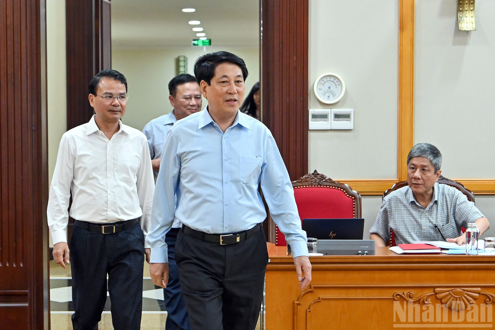 El presidente Luong Cuong en la reunión con la Junta Permanente del Comité del Partido de Phu Tho. El presidente Luong Cuong en la reunión con la Junta Permanente del Comité del Partido de Phu Tho.
