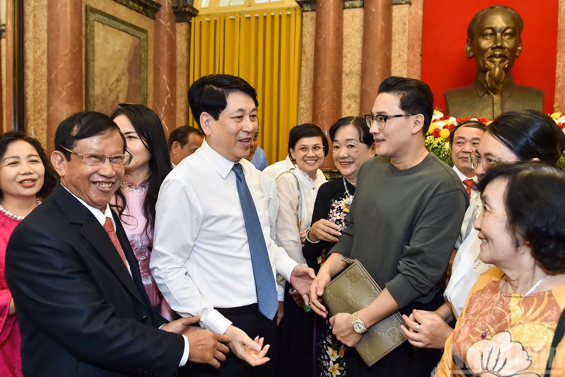 El presidente Luong Cuong y los delegados.